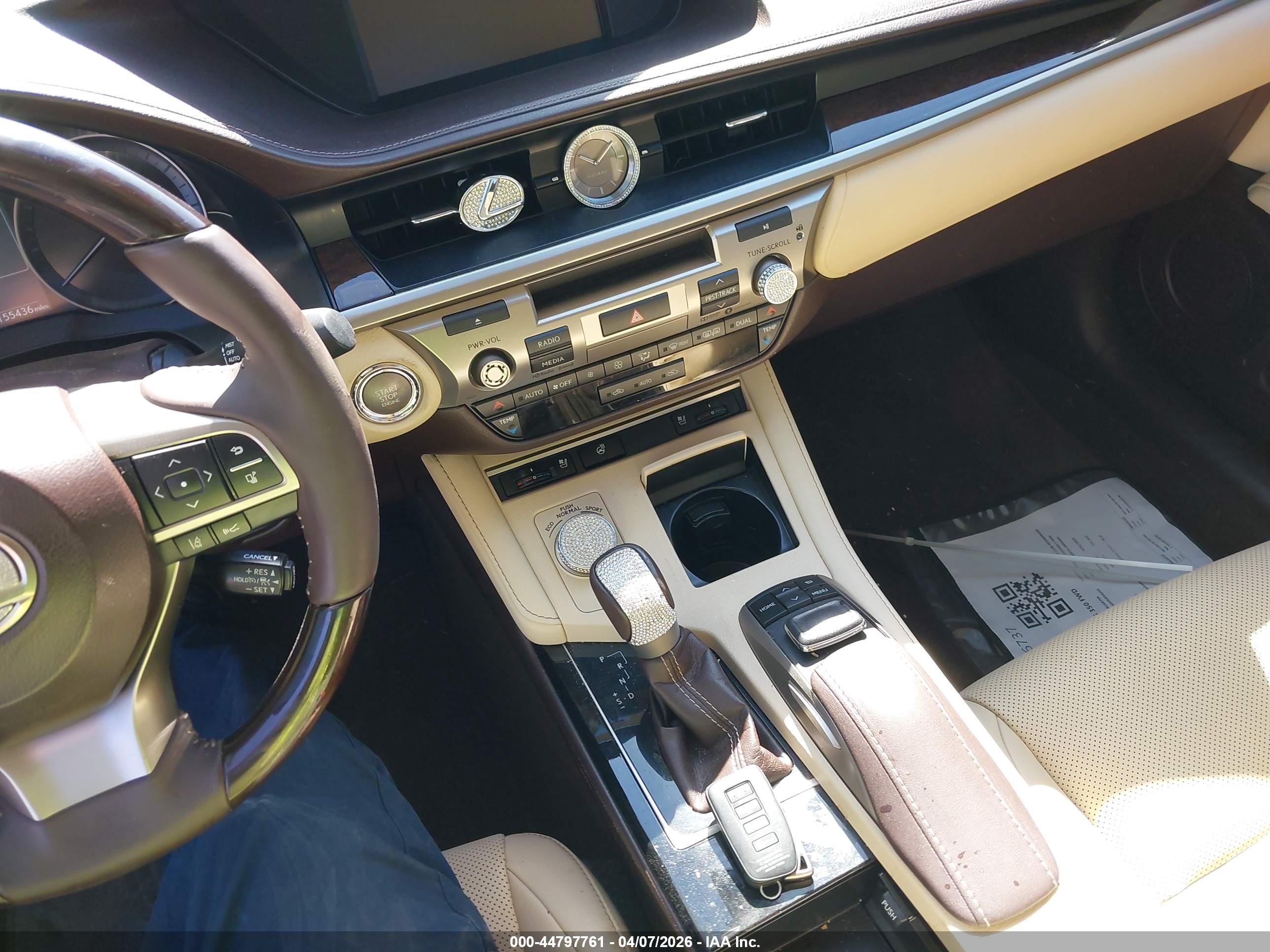 LEXUS ES image 11