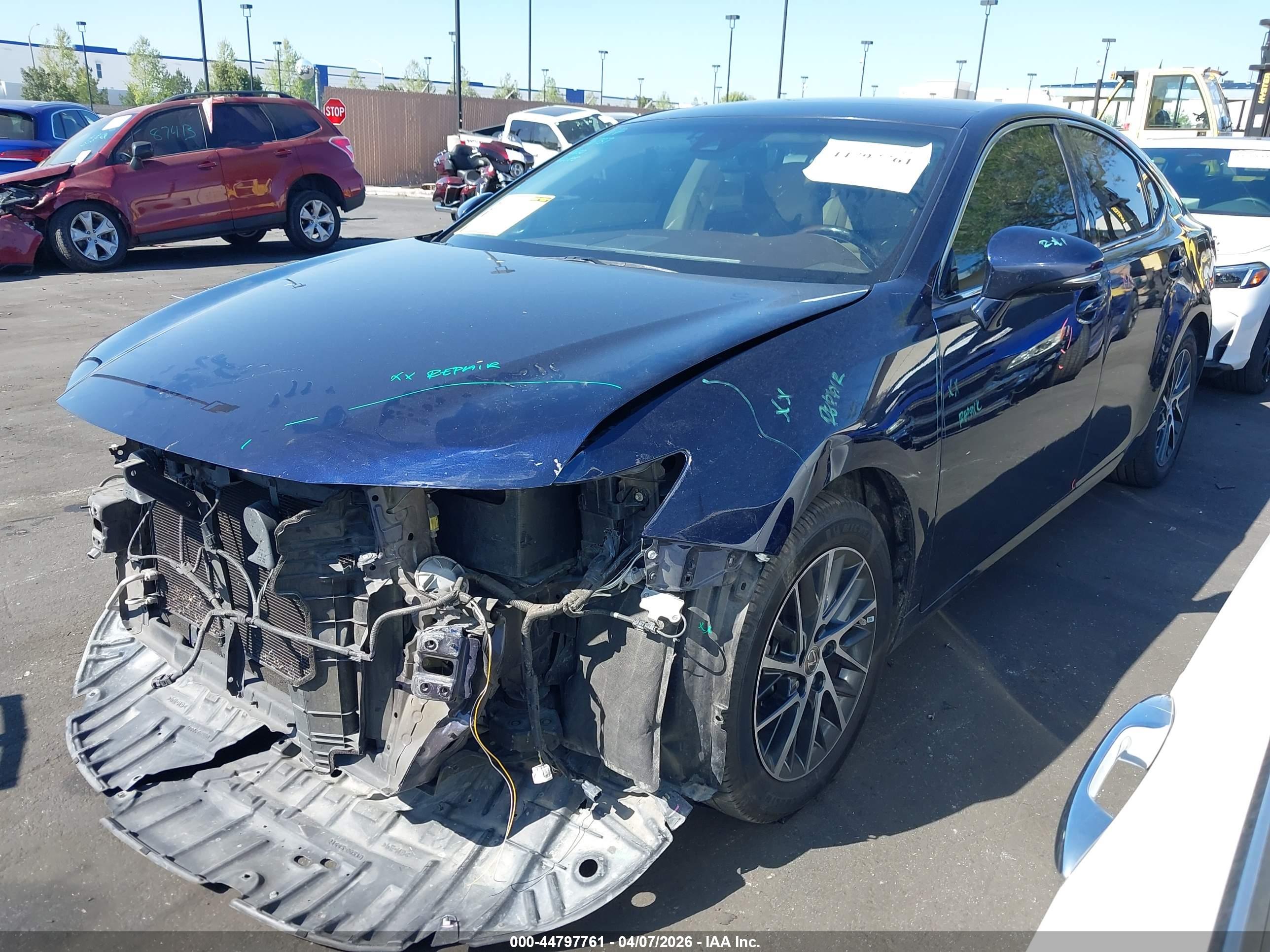 LEXUS ES image 2