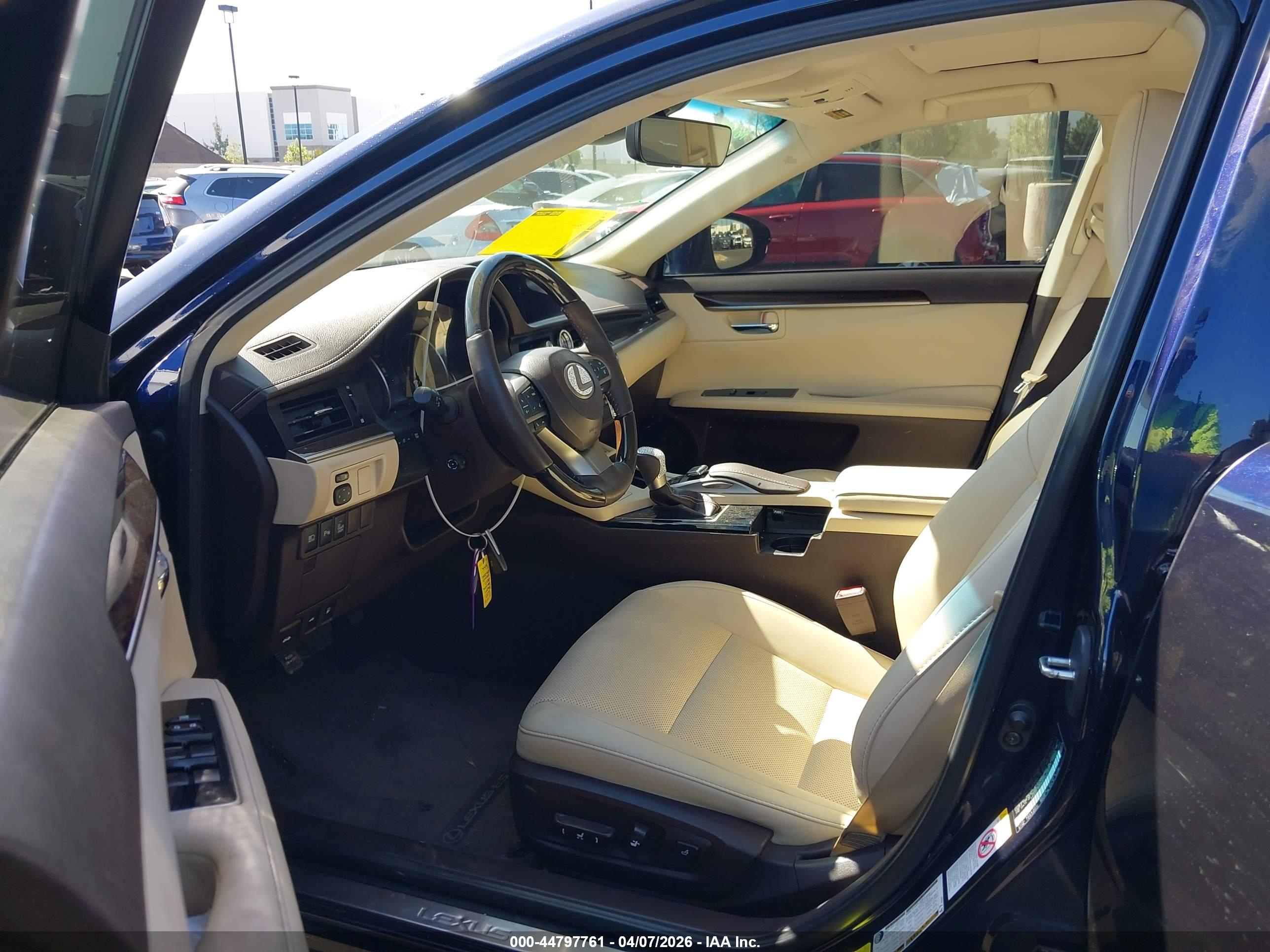 LEXUS ES image 5