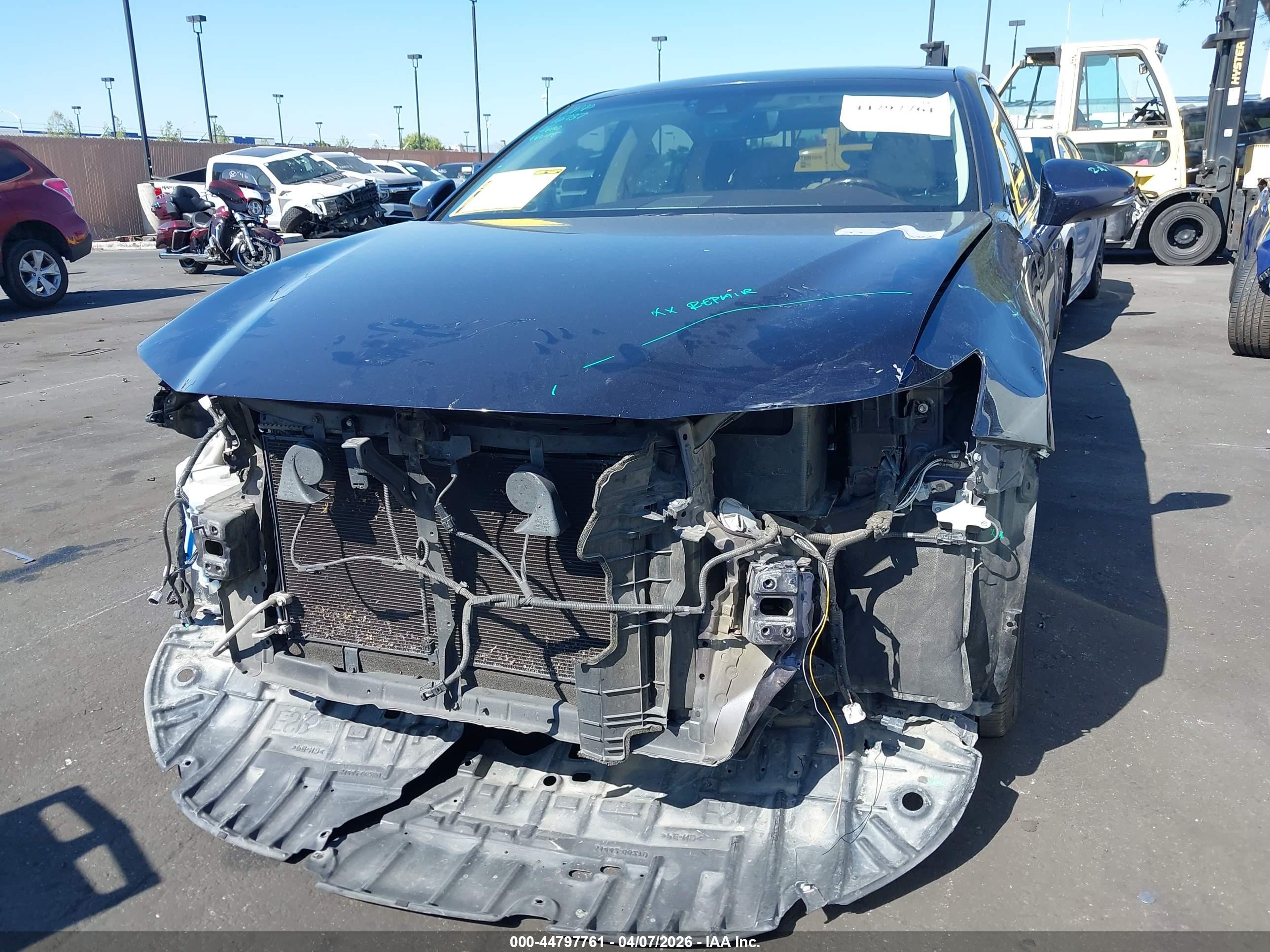 LEXUS ES image 6