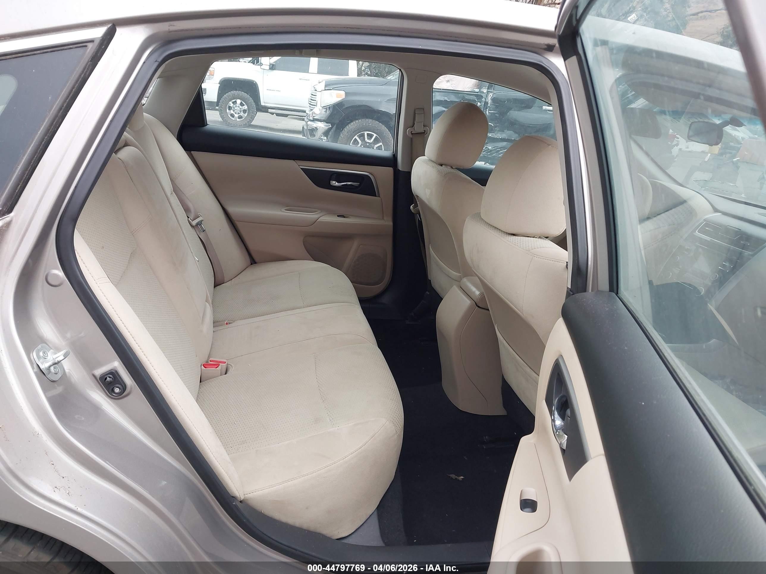 NISSAN ALTIMA image 8