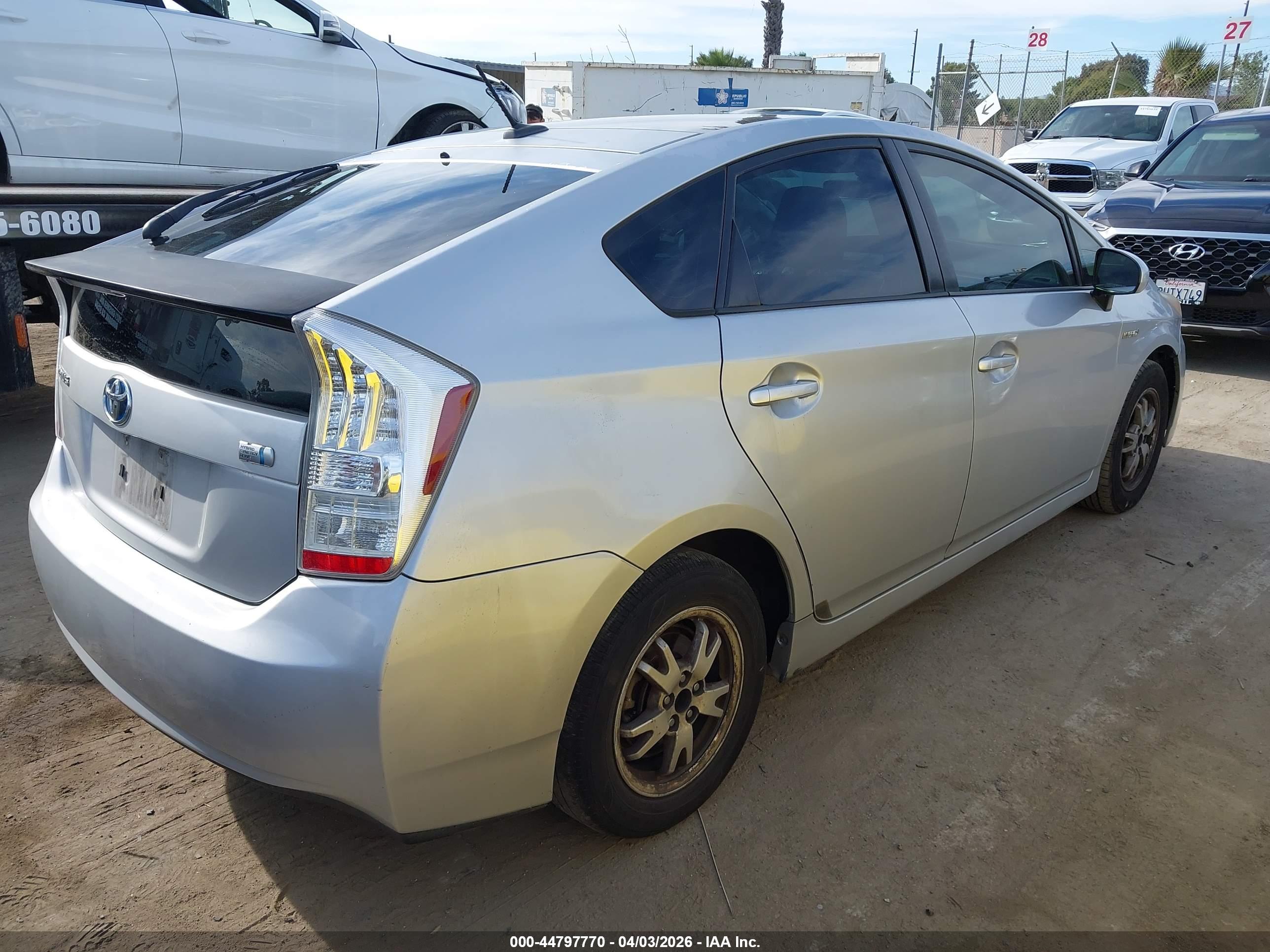 TOYOTA PRIUS image 4