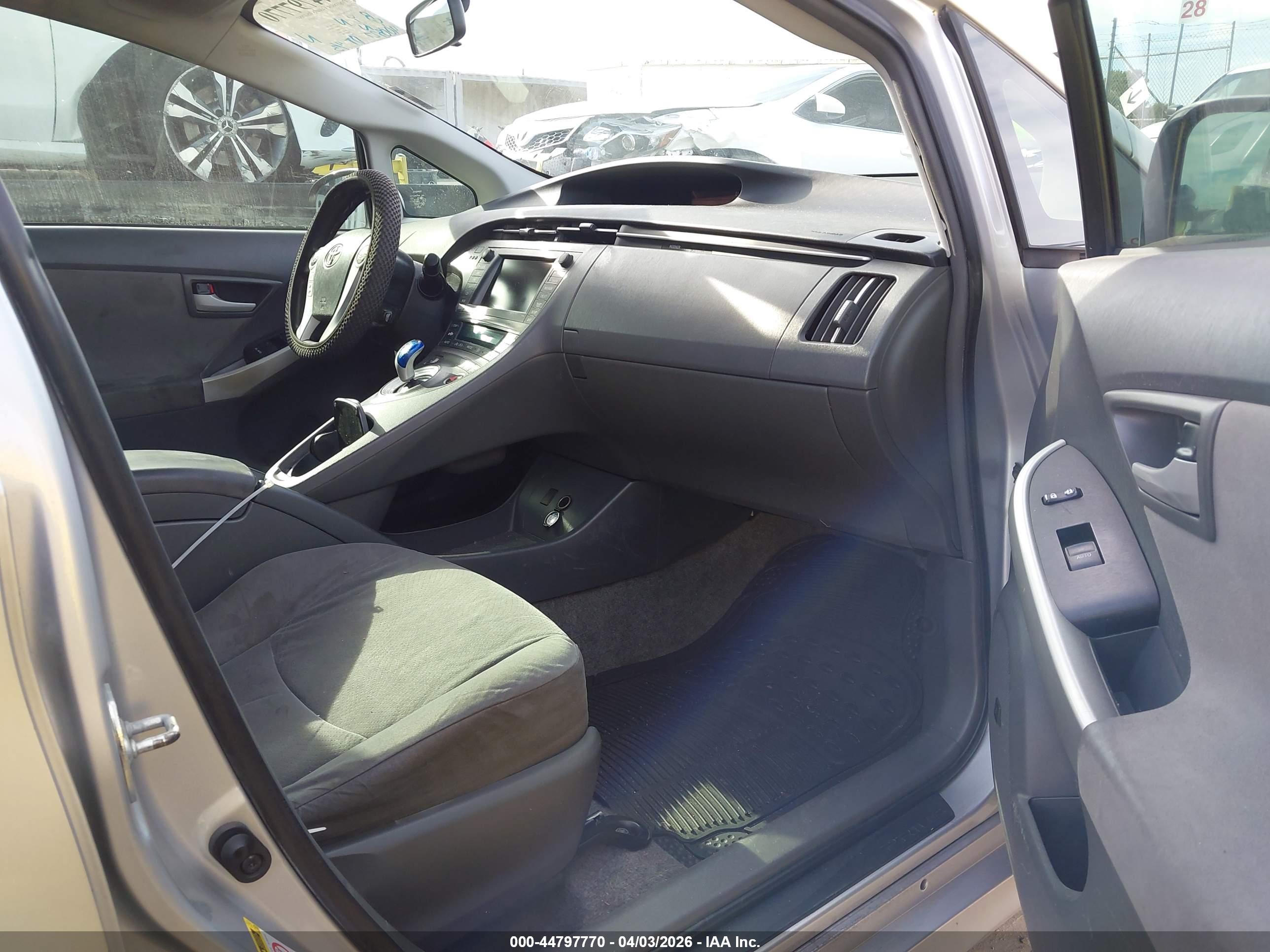 TOYOTA PRIUS image 5
