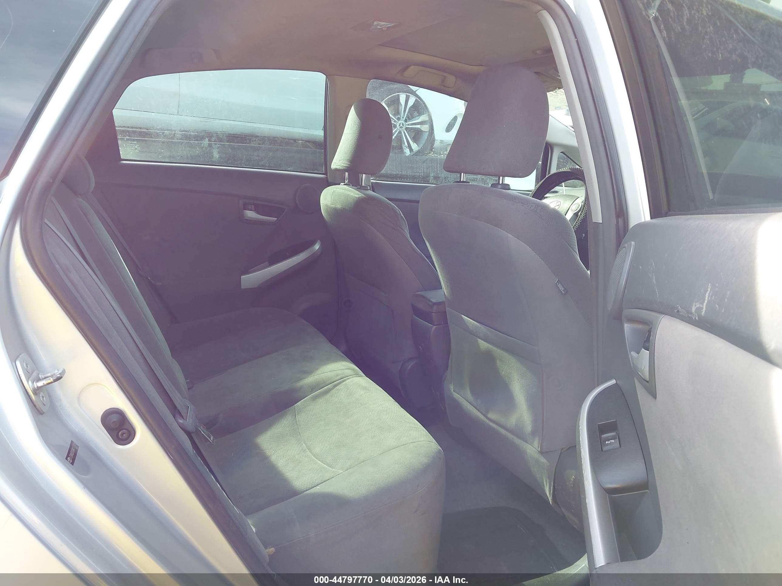 TOYOTA PRIUS image 8
