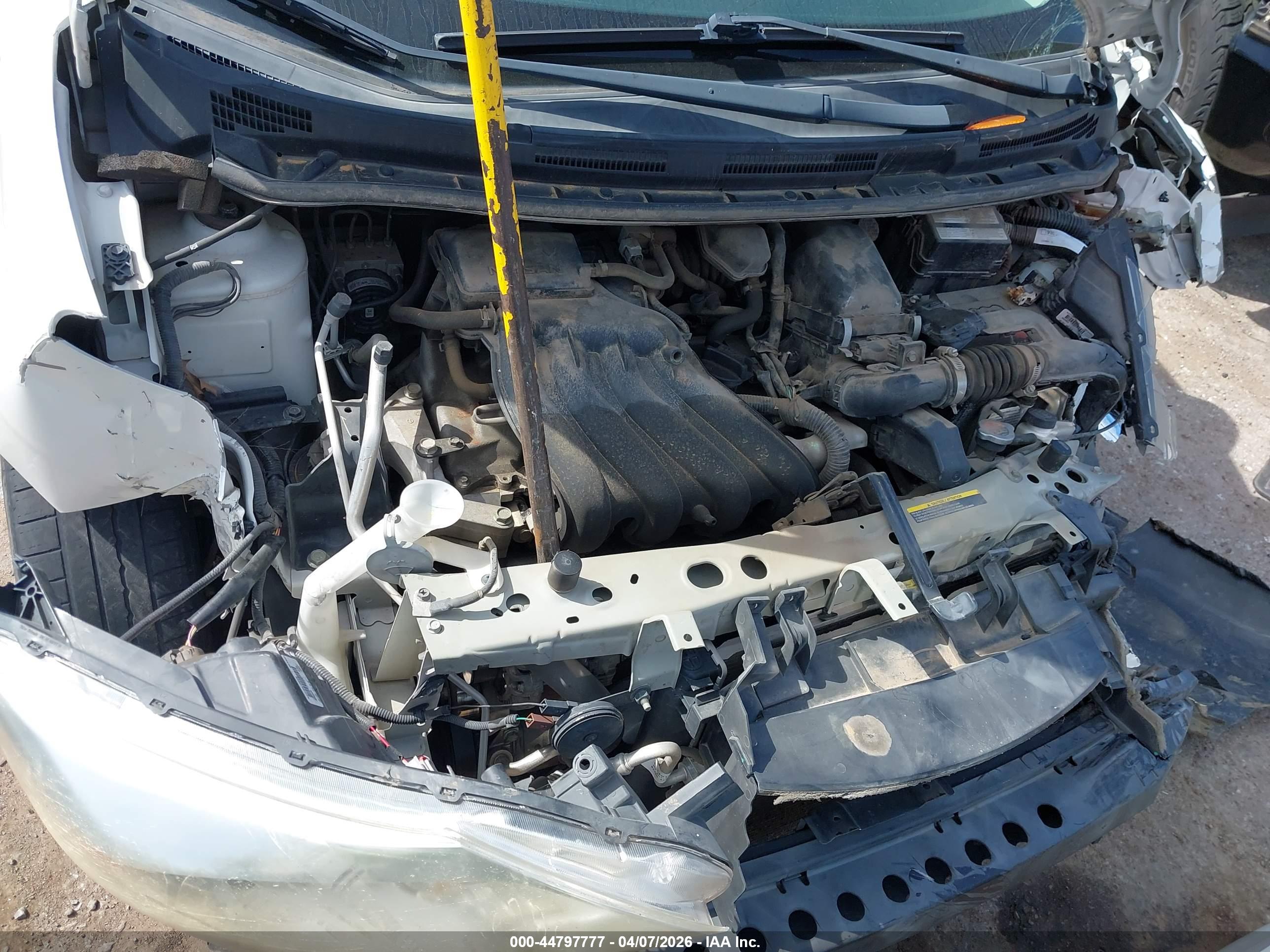 NISSAN VERSA image 10