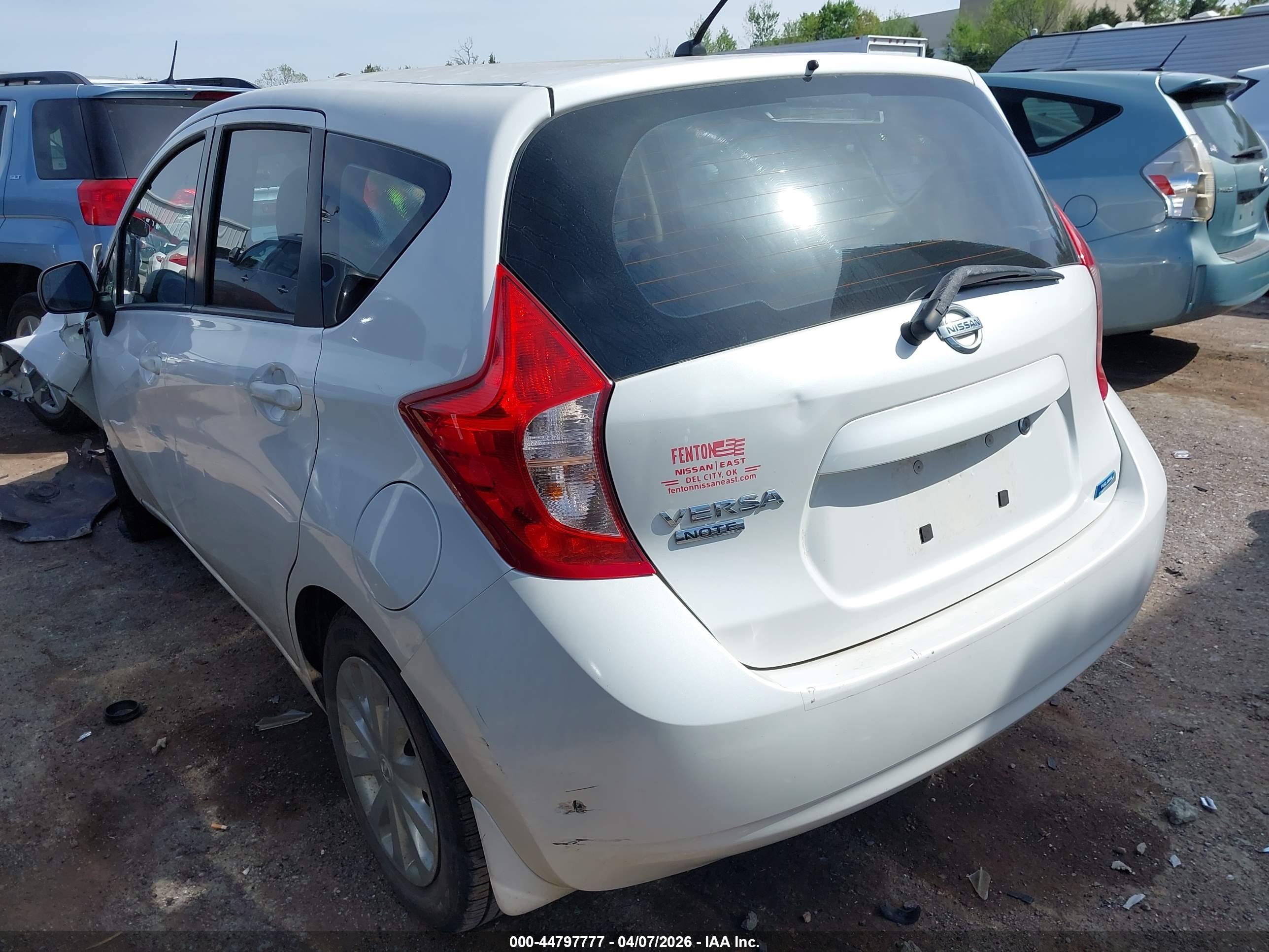 NISSAN VERSA image 3