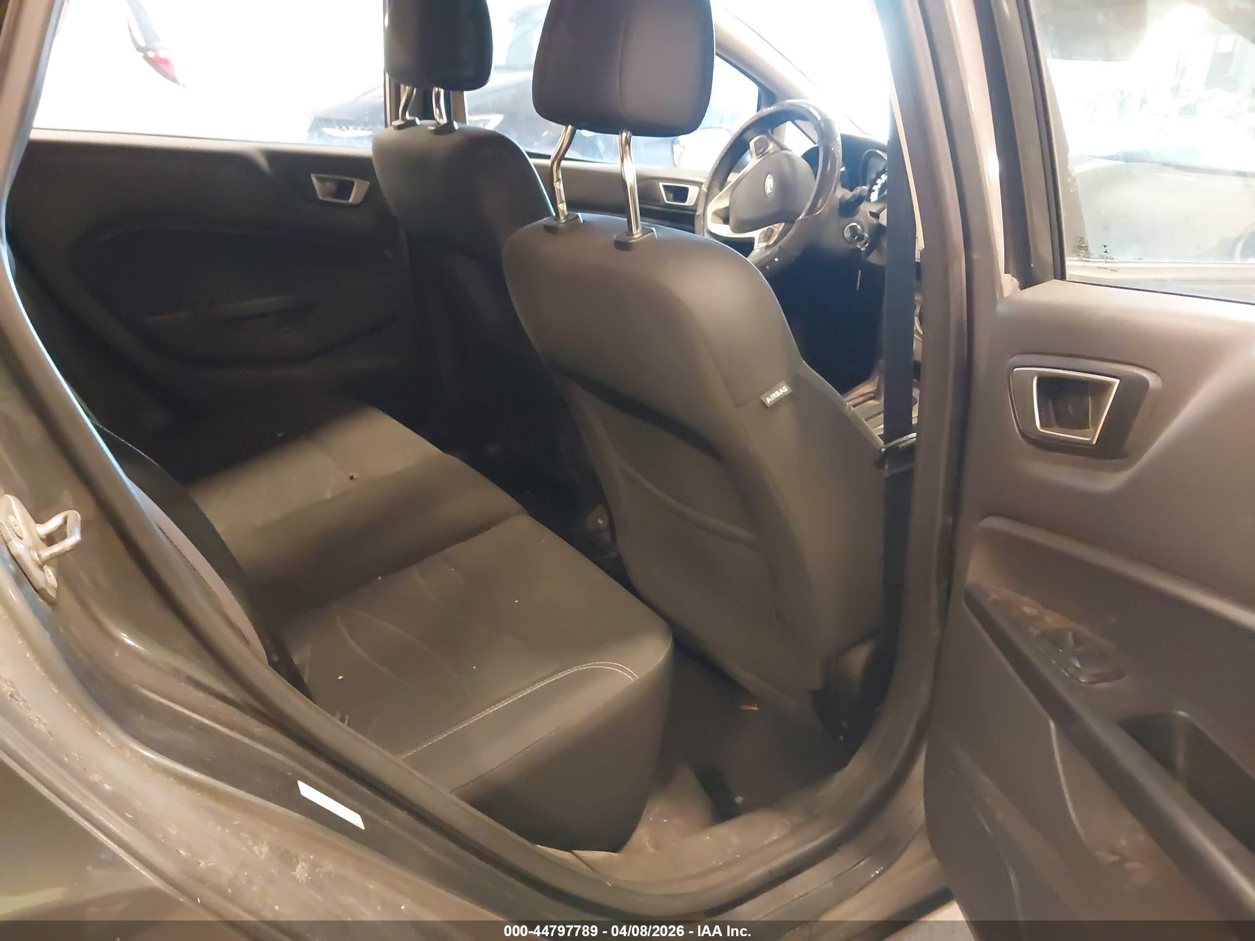 FORD FIESTA image 8