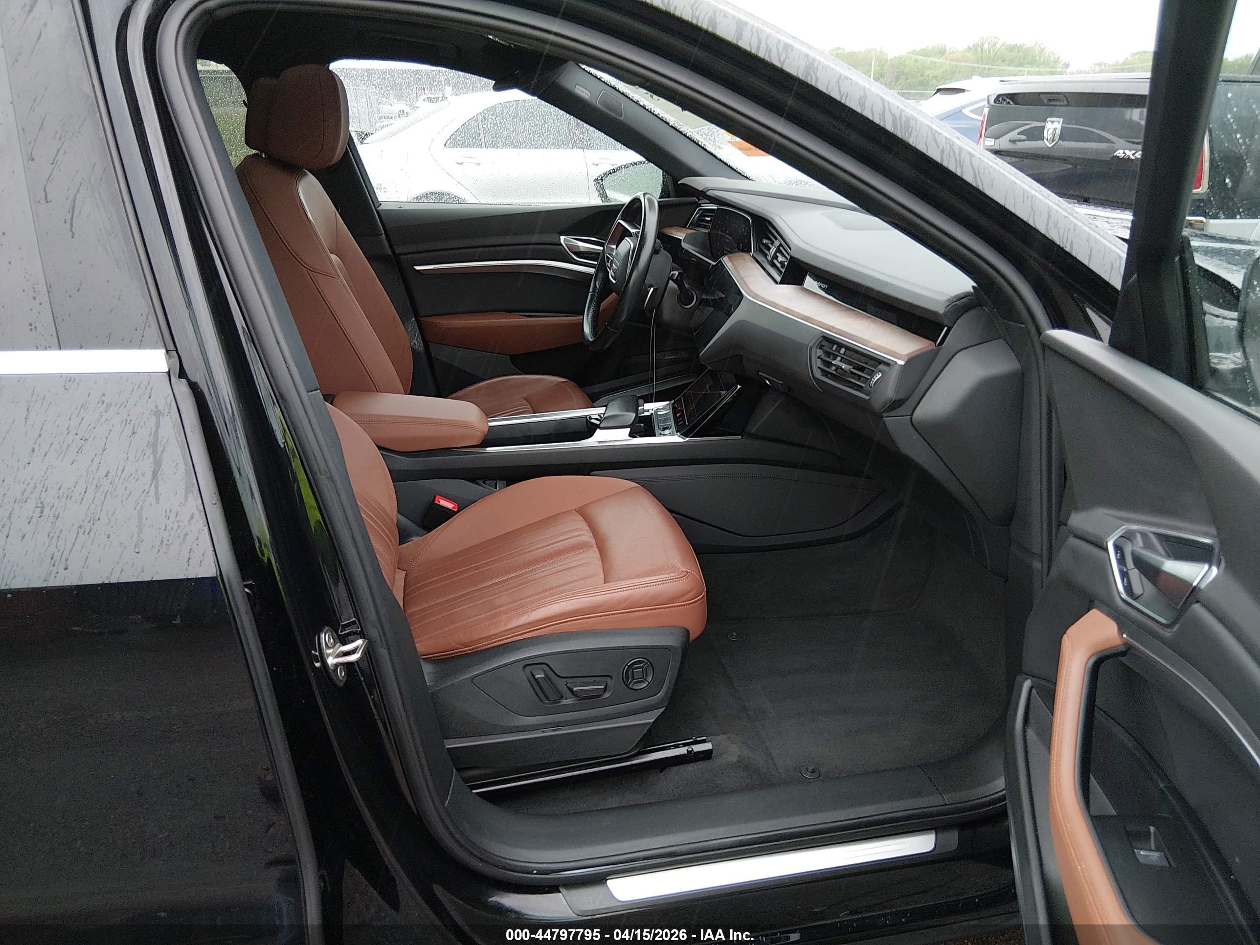 AUDI E-TRON image 5