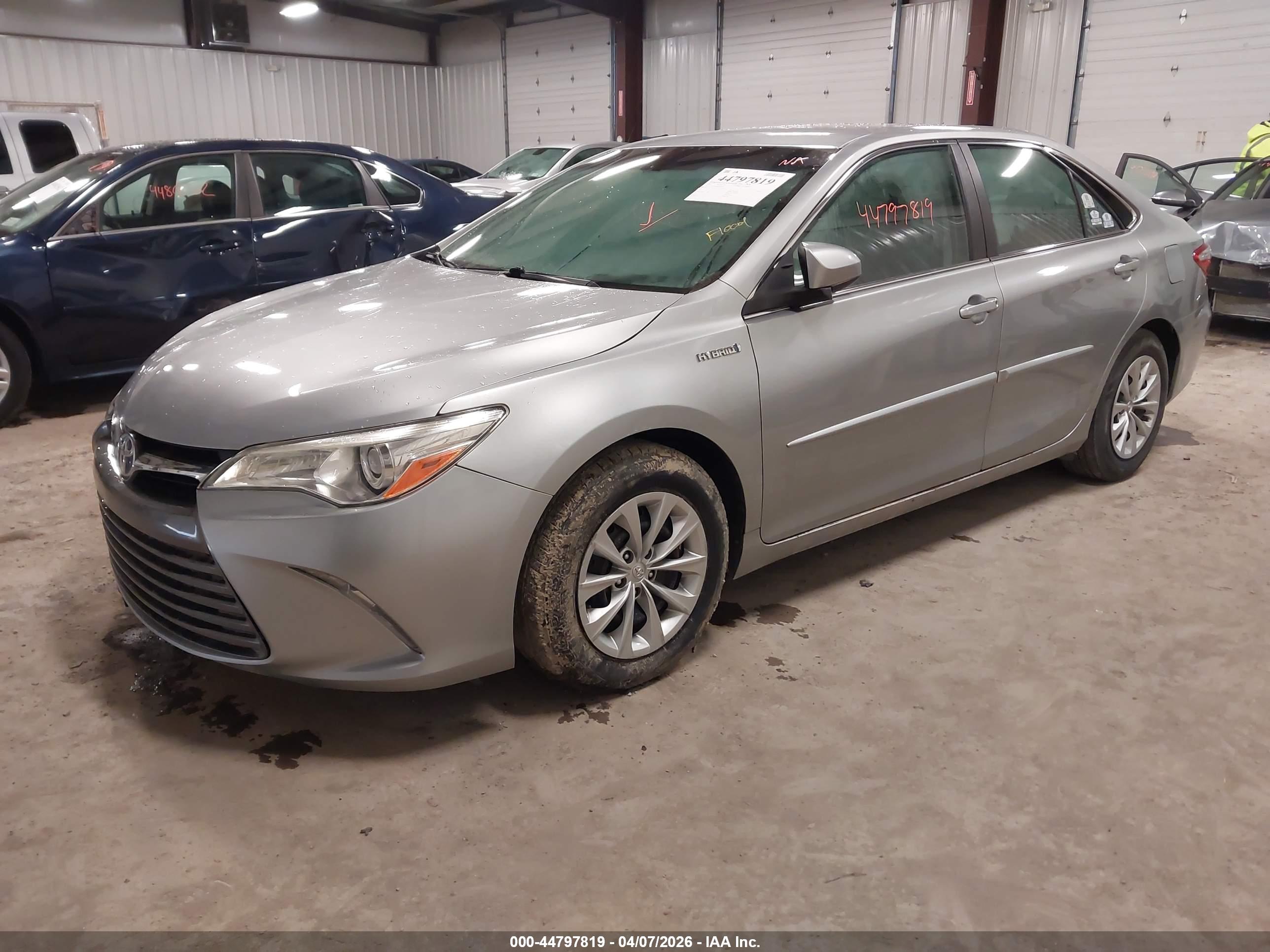TOYOTA CAMRY image 2