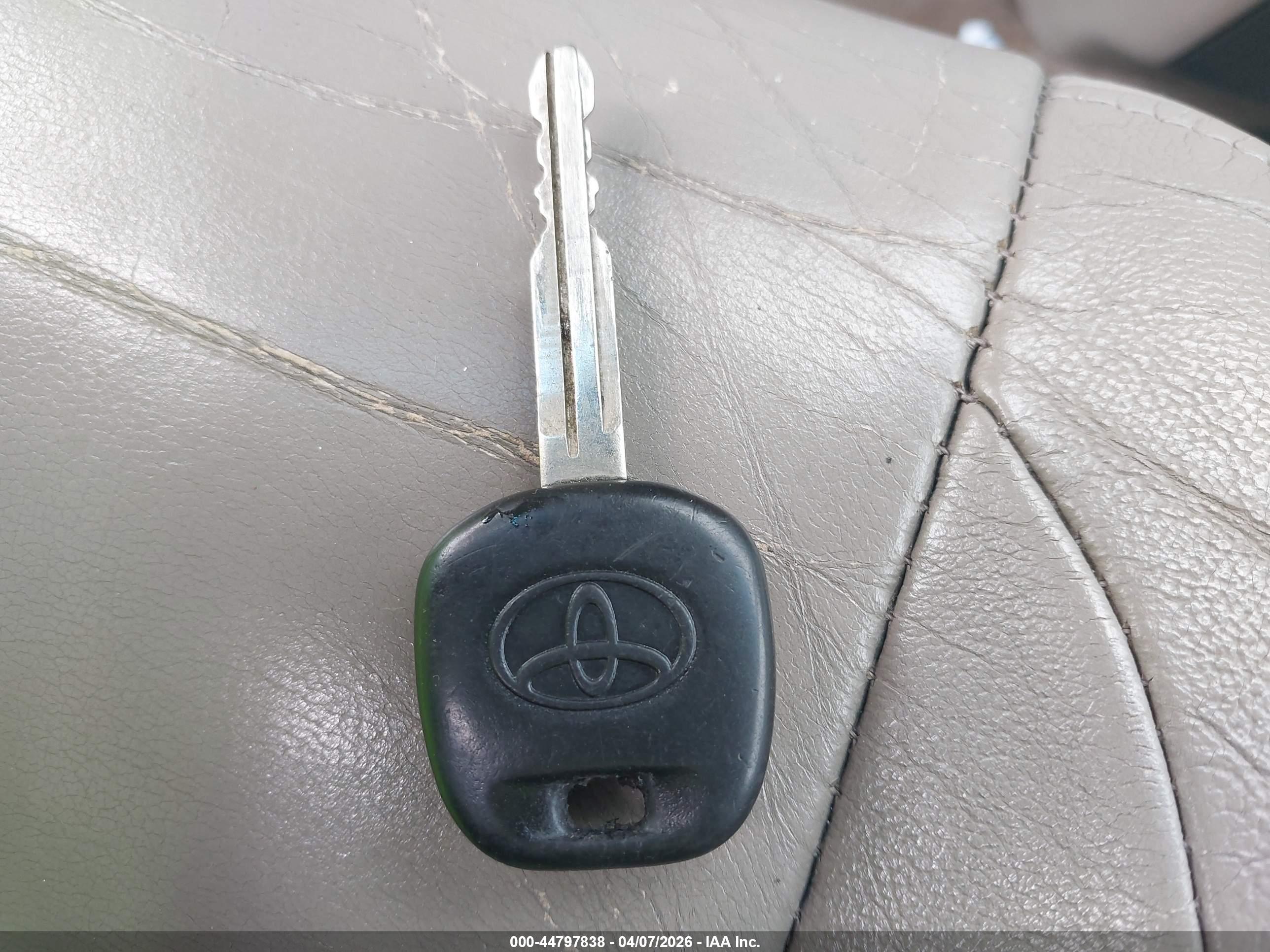 TOYOTA SIENNA image 11
