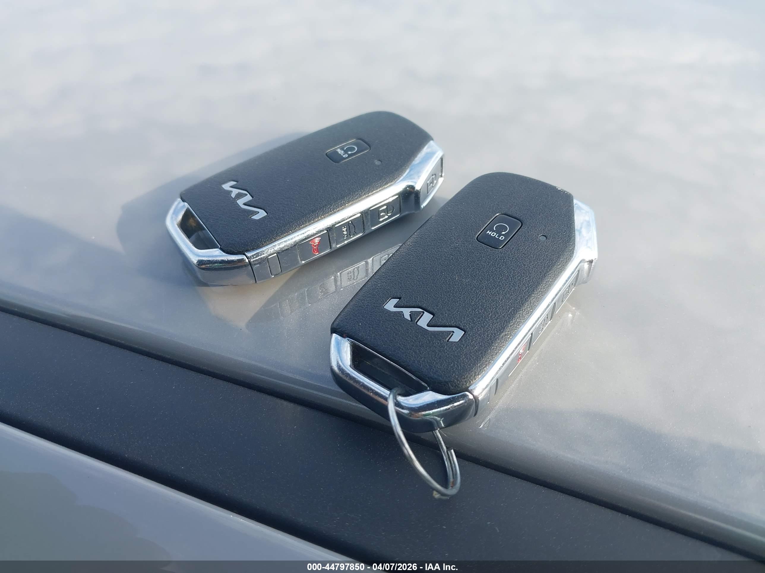 KIA K5 image 11