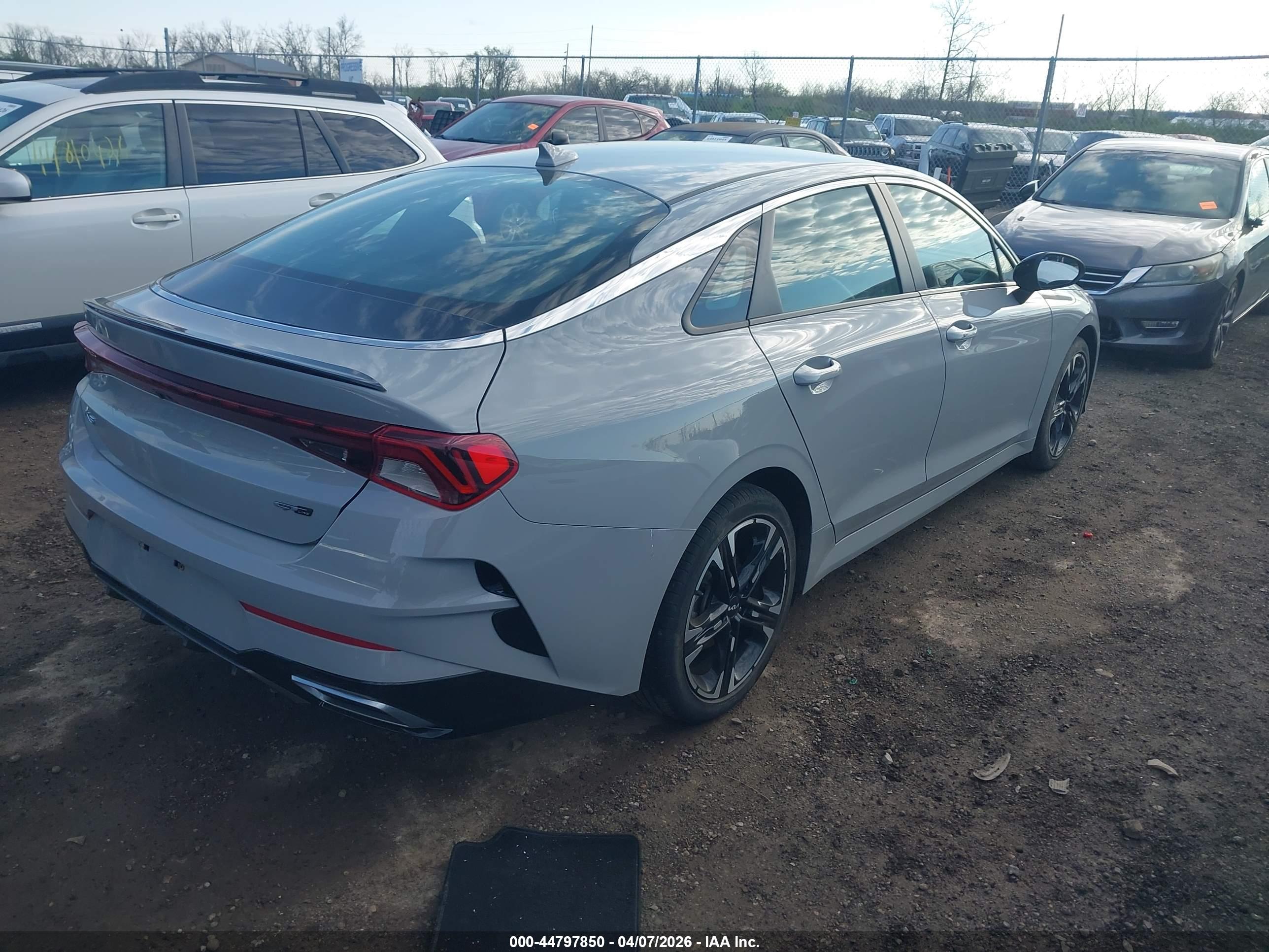 KIA K5 image 4