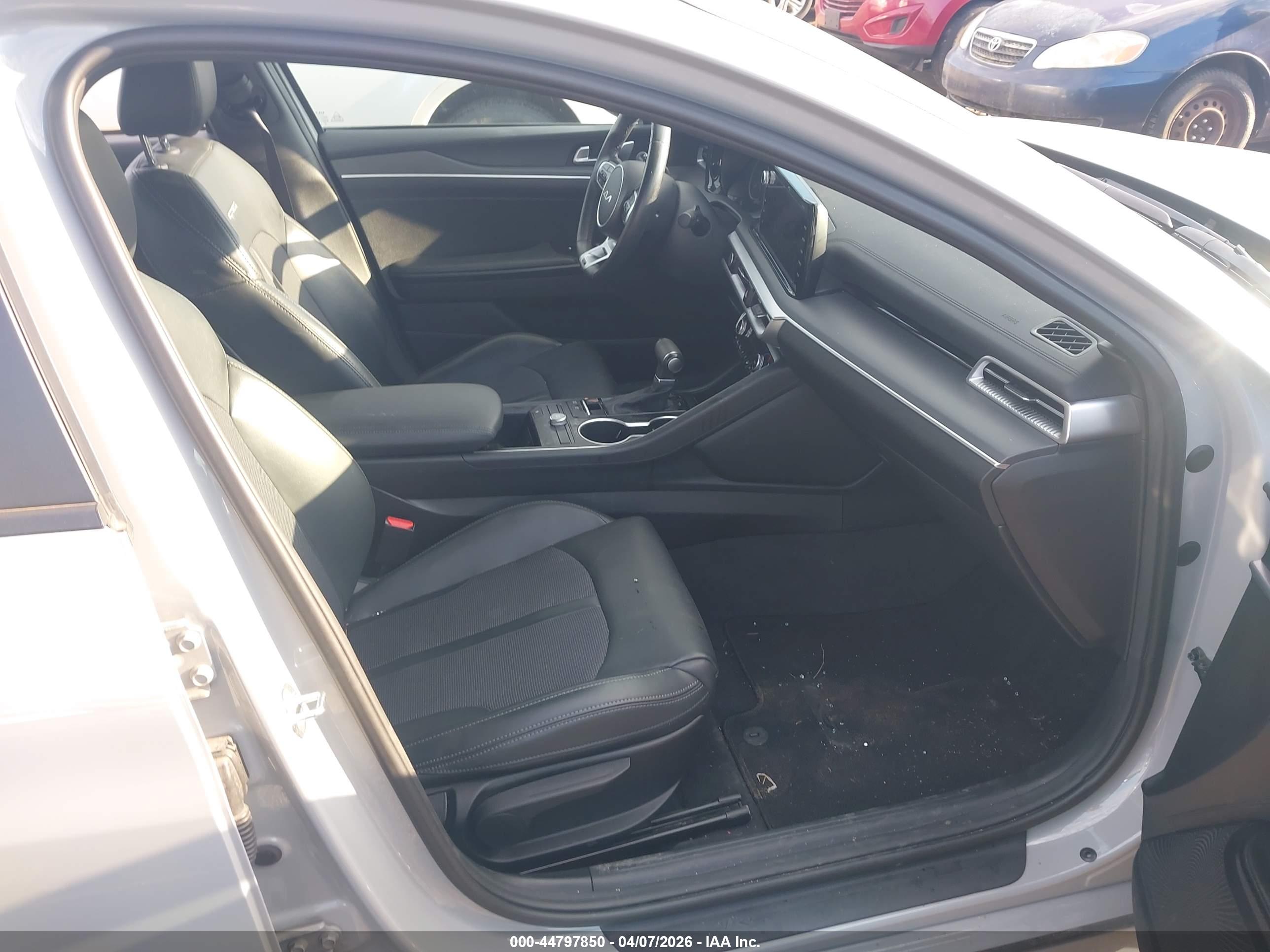 KIA K5 image 5