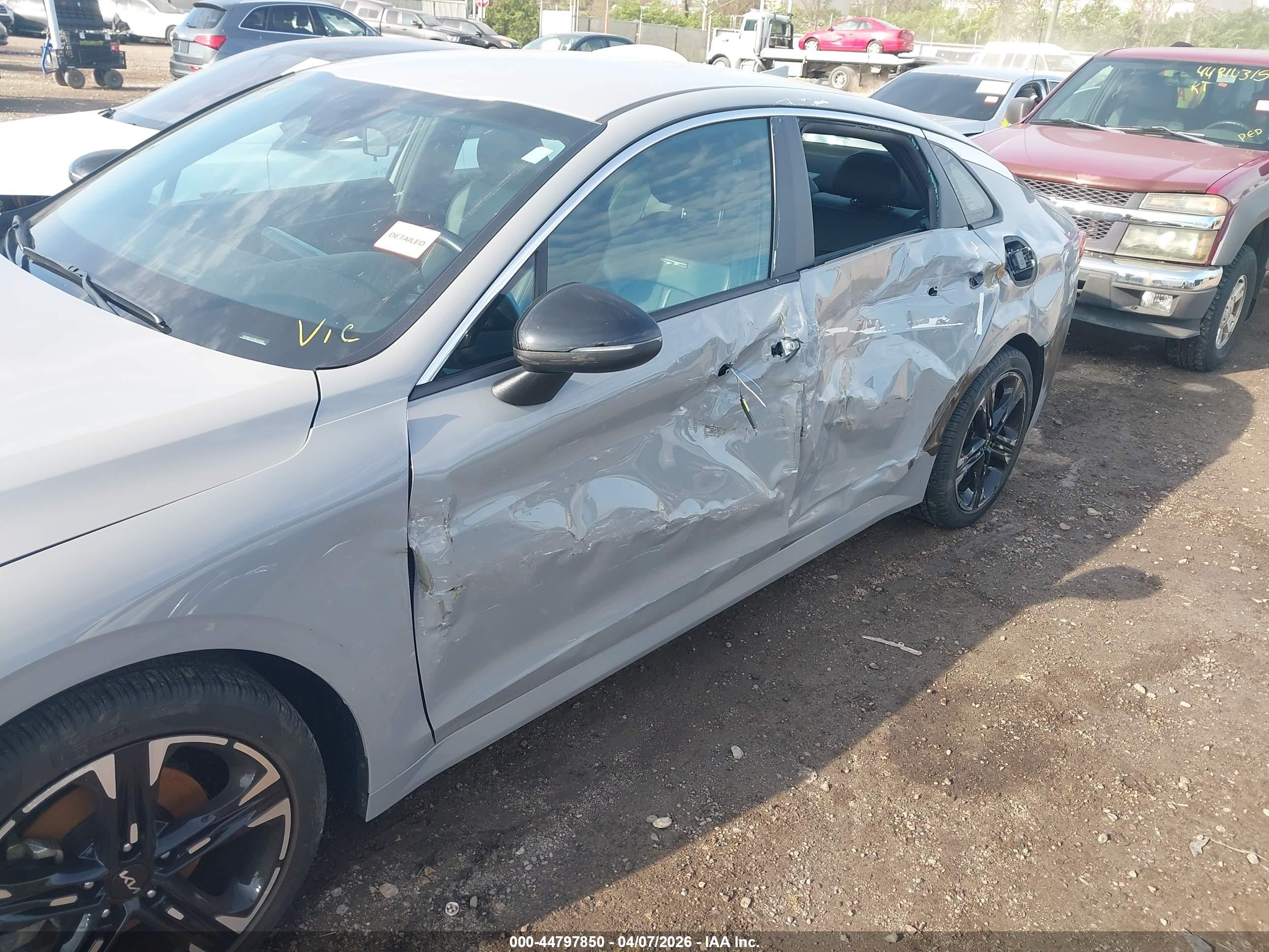 KIA K5 image 6
