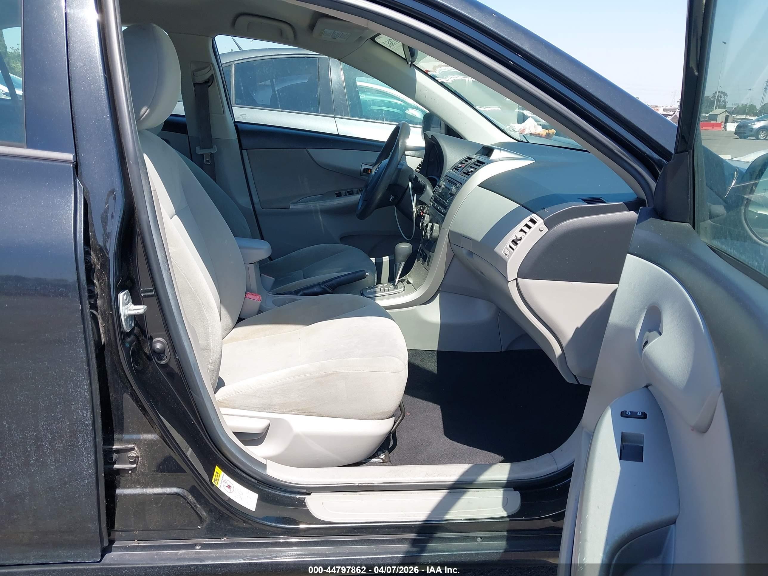 TOYOTA COROLLA image 5
