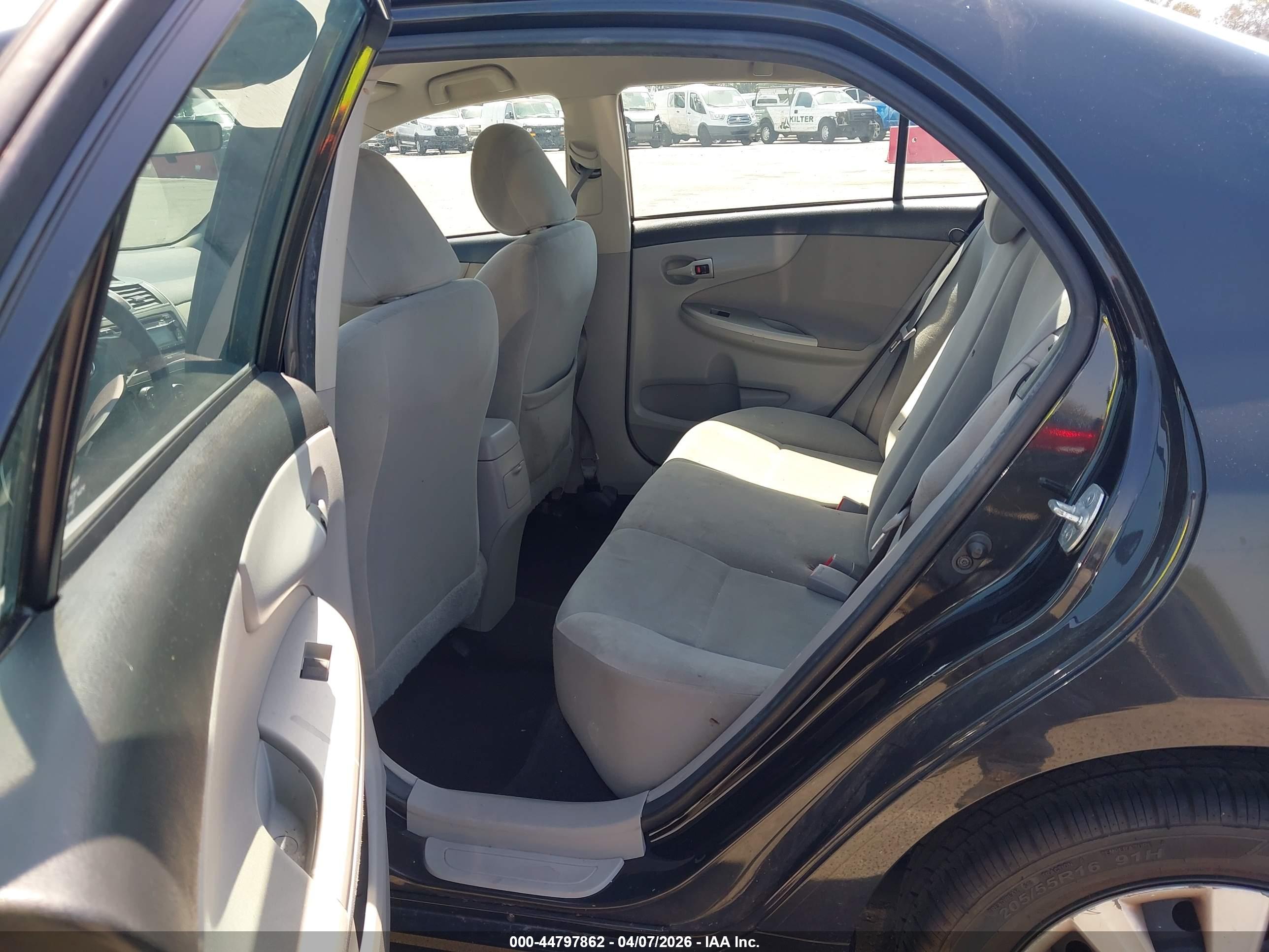 TOYOTA COROLLA image 8