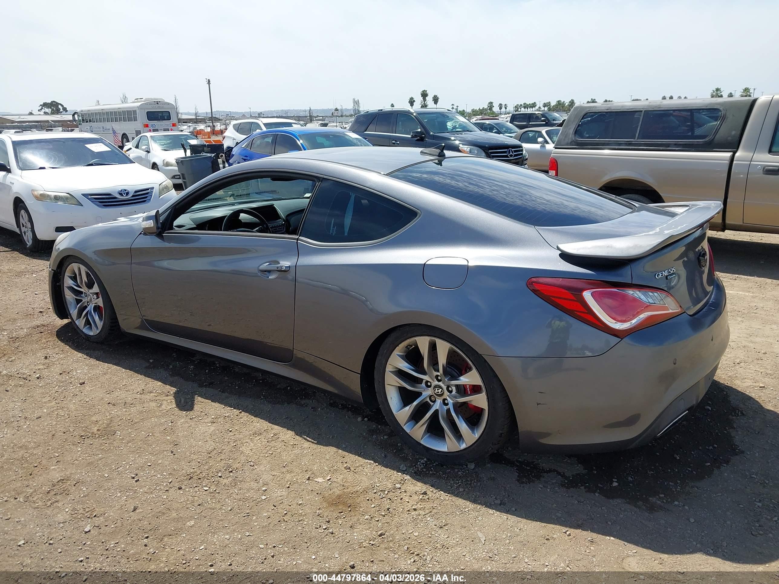 HYUNDAI GENESIS image 3