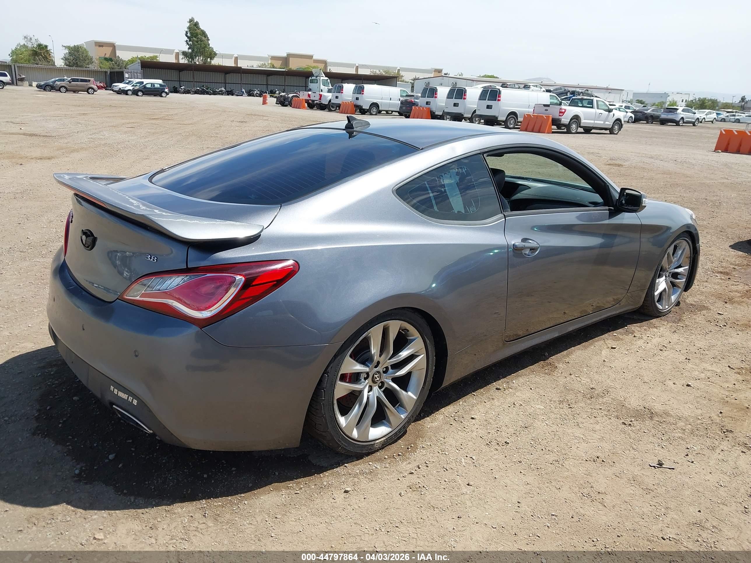 HYUNDAI GENESIS image 4