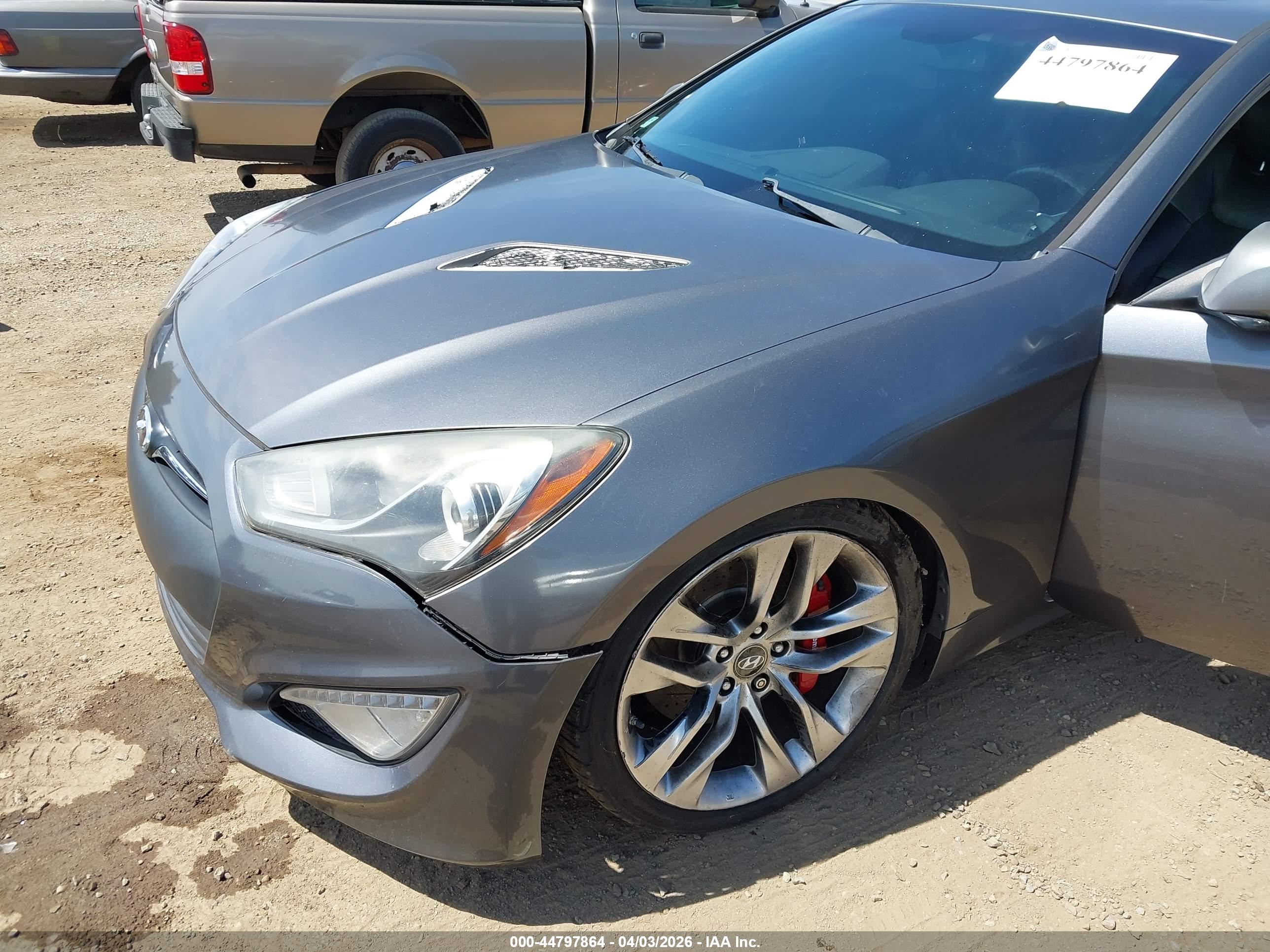 HYUNDAI GENESIS image 6