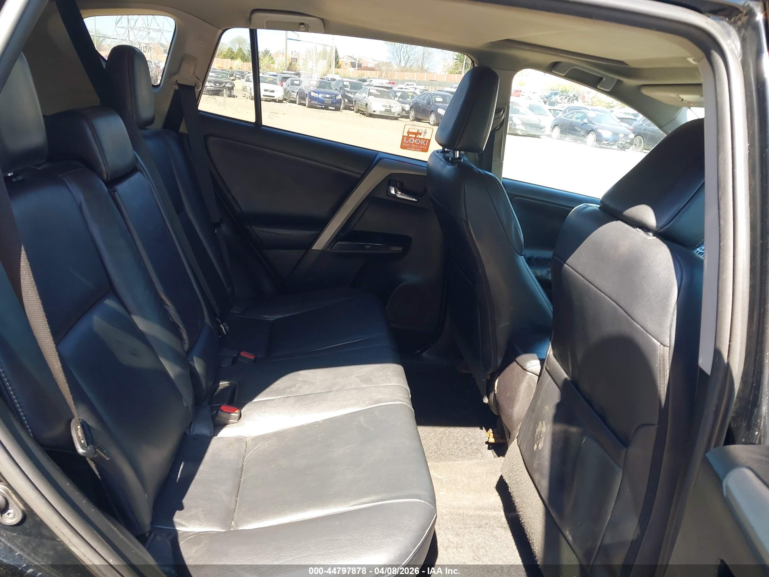 TOYOTA RAV4 image 8