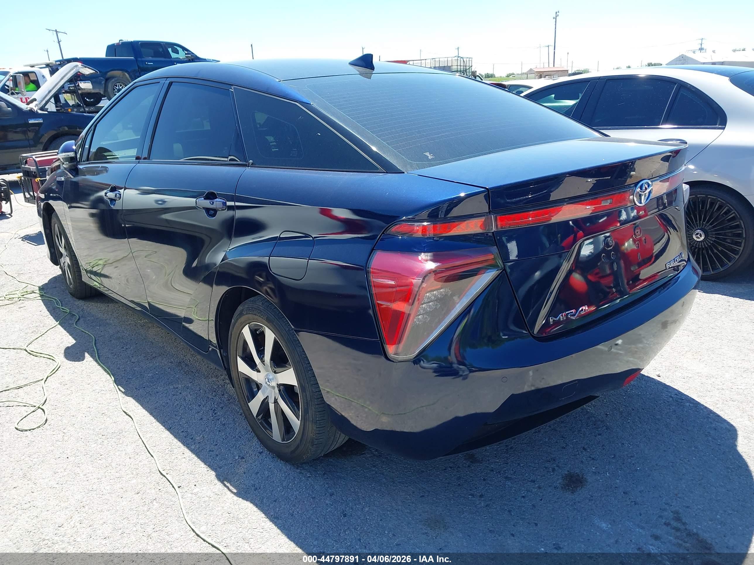 TOYOTA MIRAI image 3