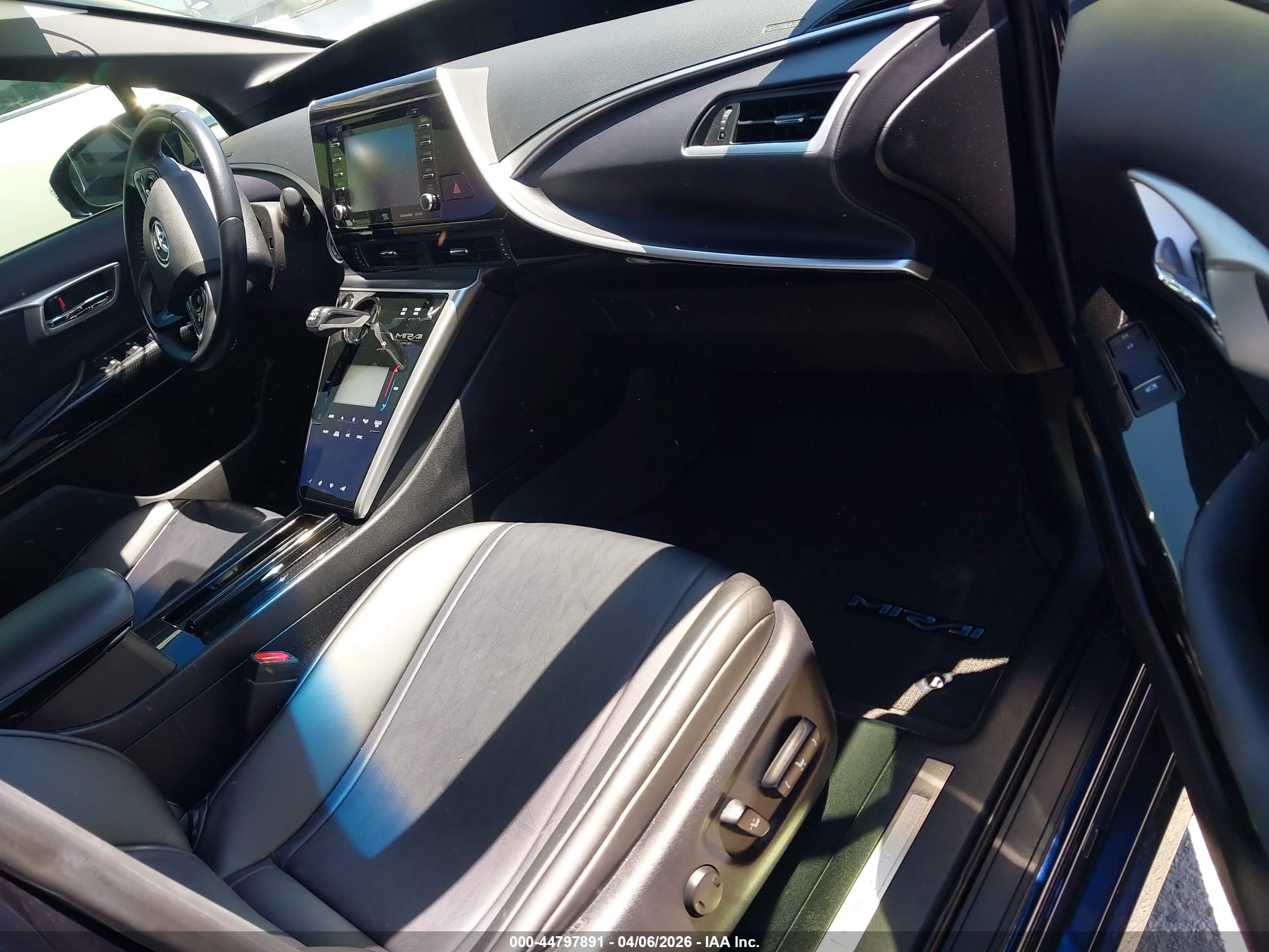 TOYOTA MIRAI image 5