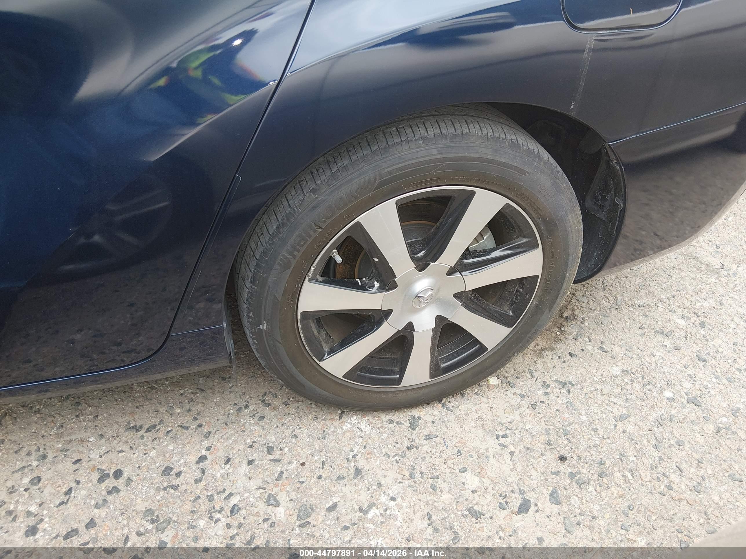 TOYOTA MIRAI image 6