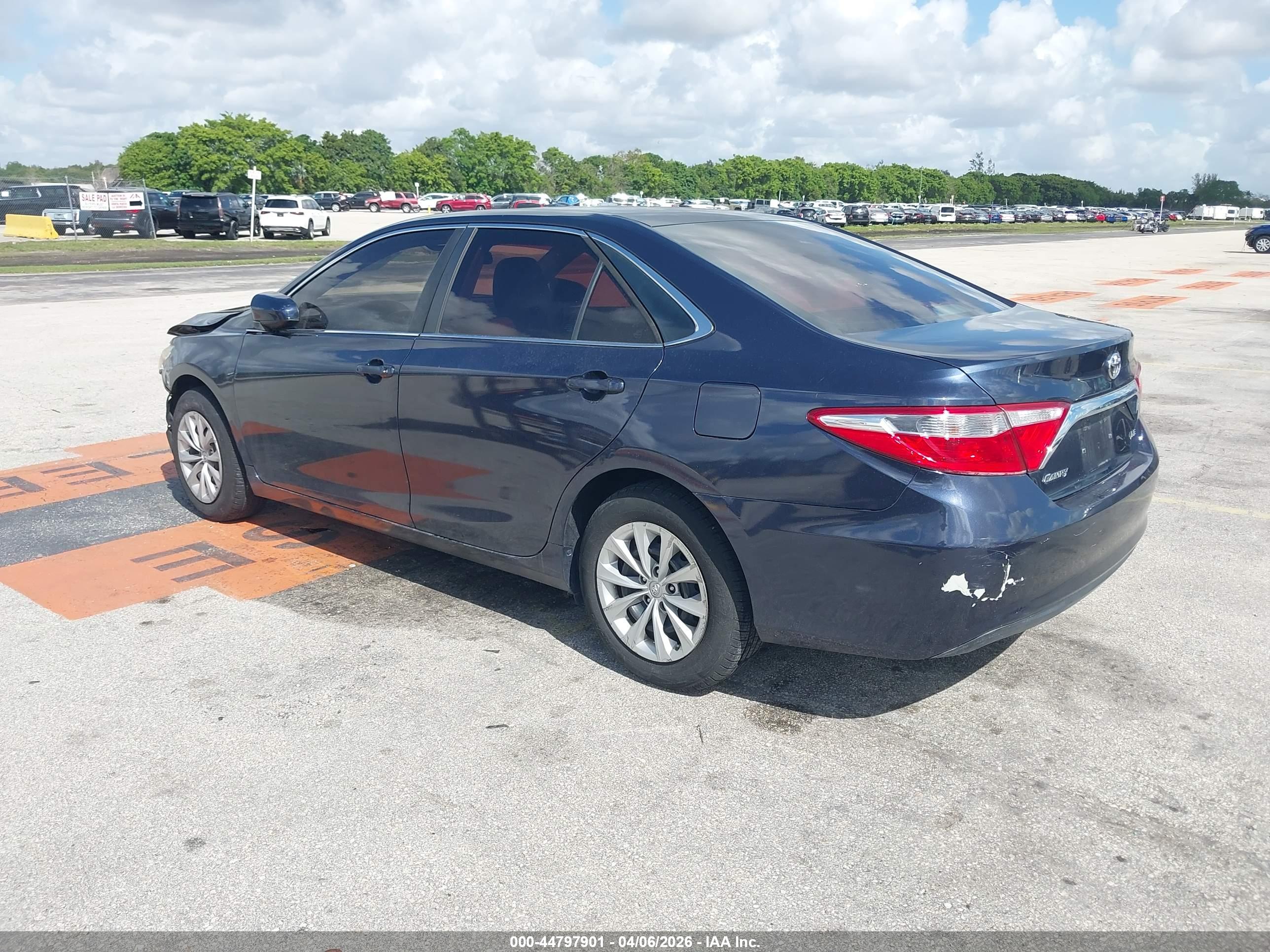 TOYOTA CAMRY image 3