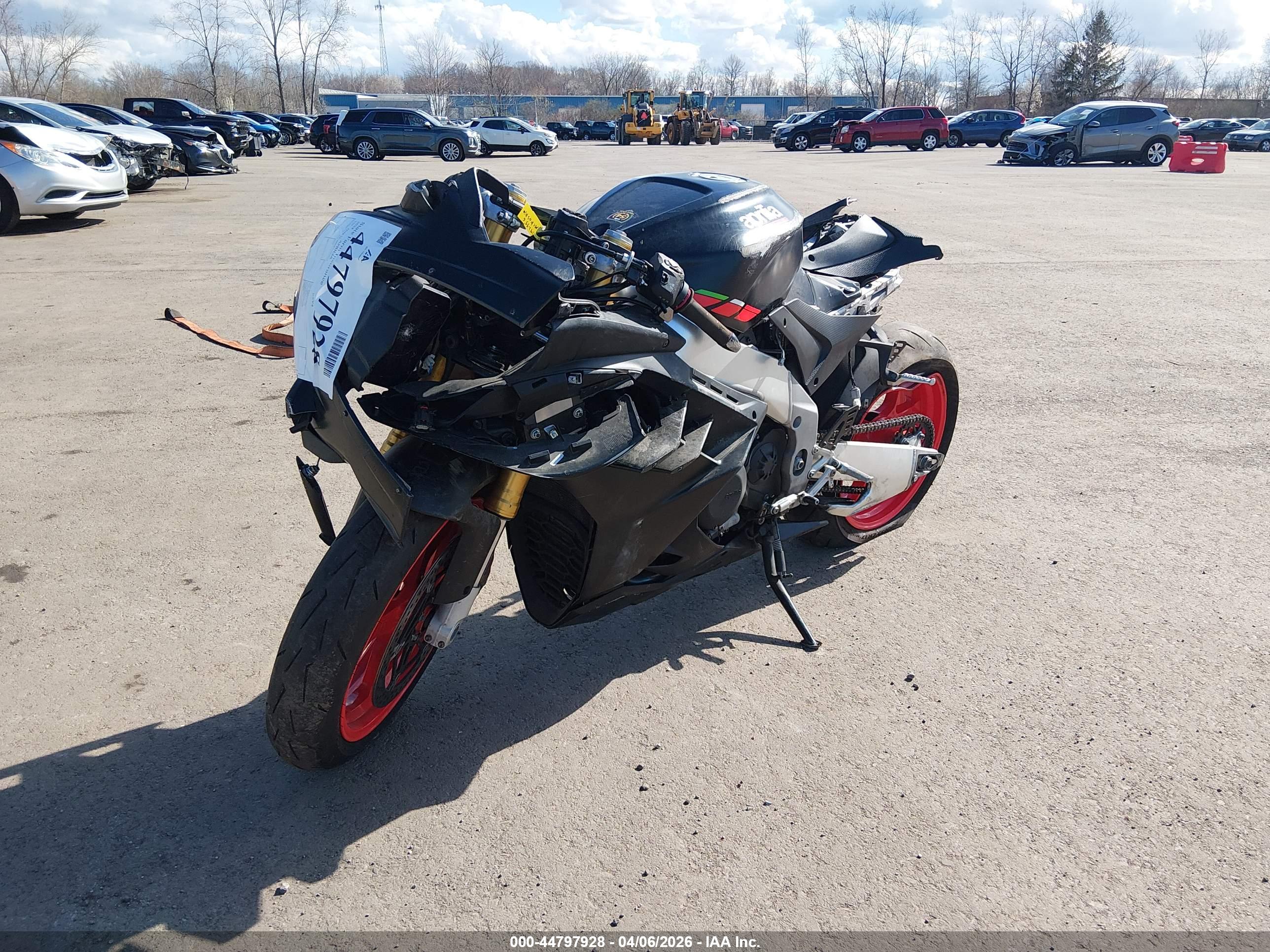 APRILIA RSV4 image 2