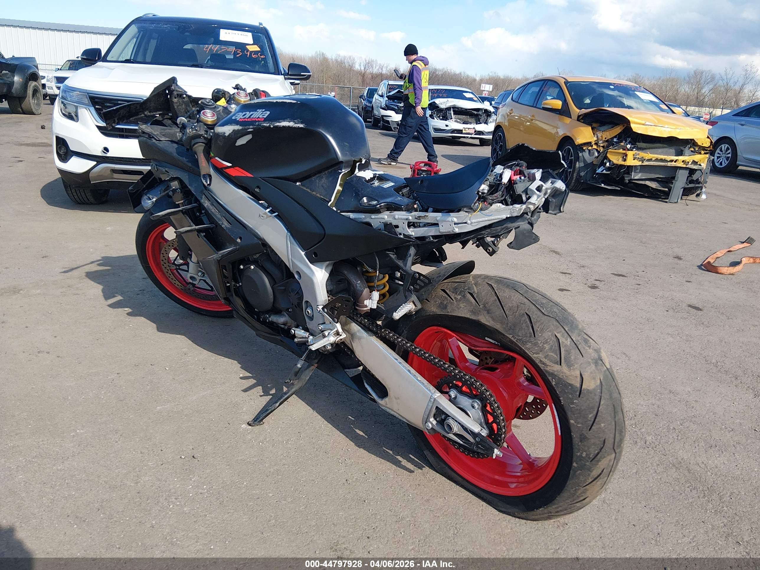 APRILIA RSV4 image 3