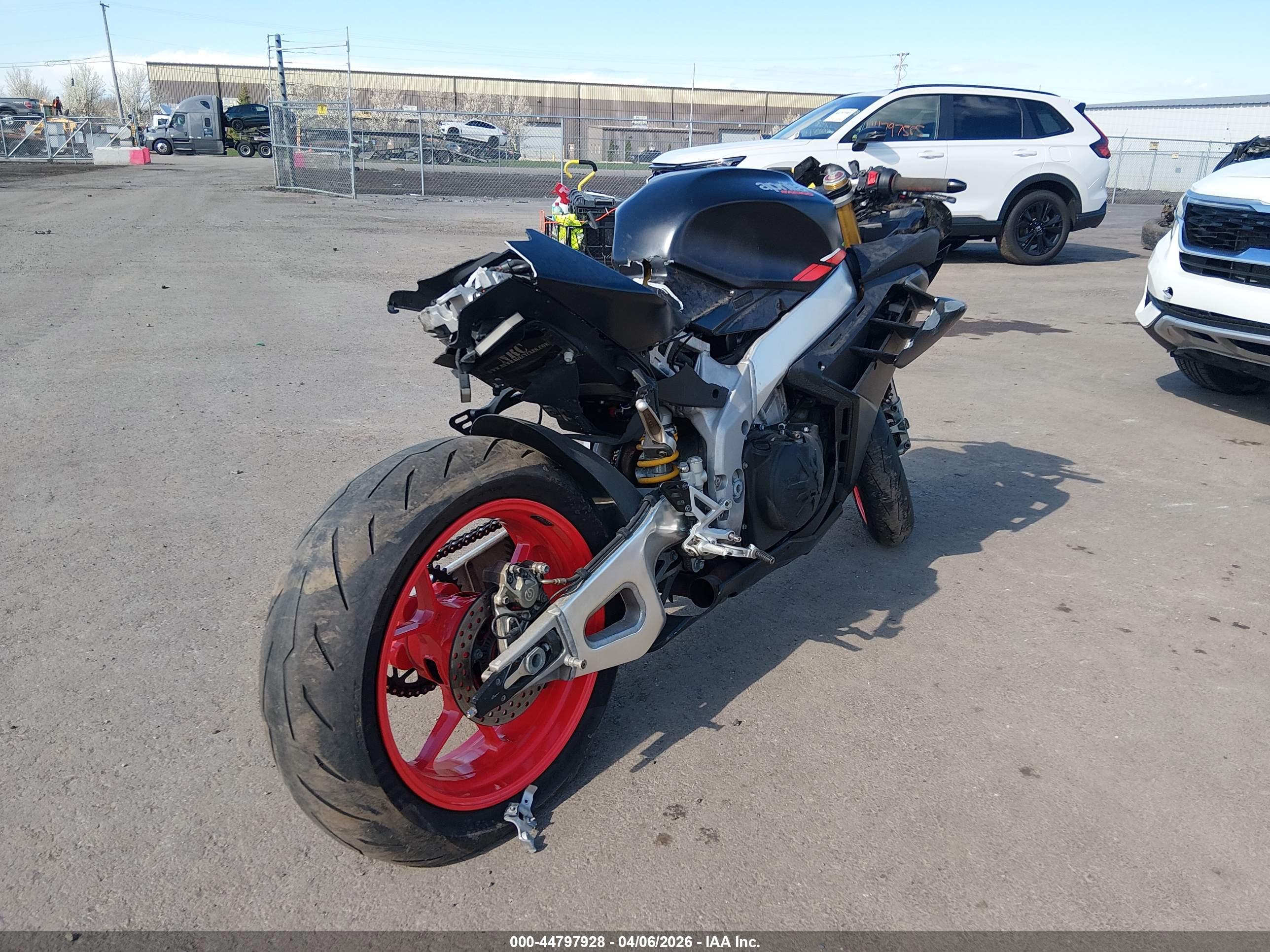 APRILIA RSV4 image 4