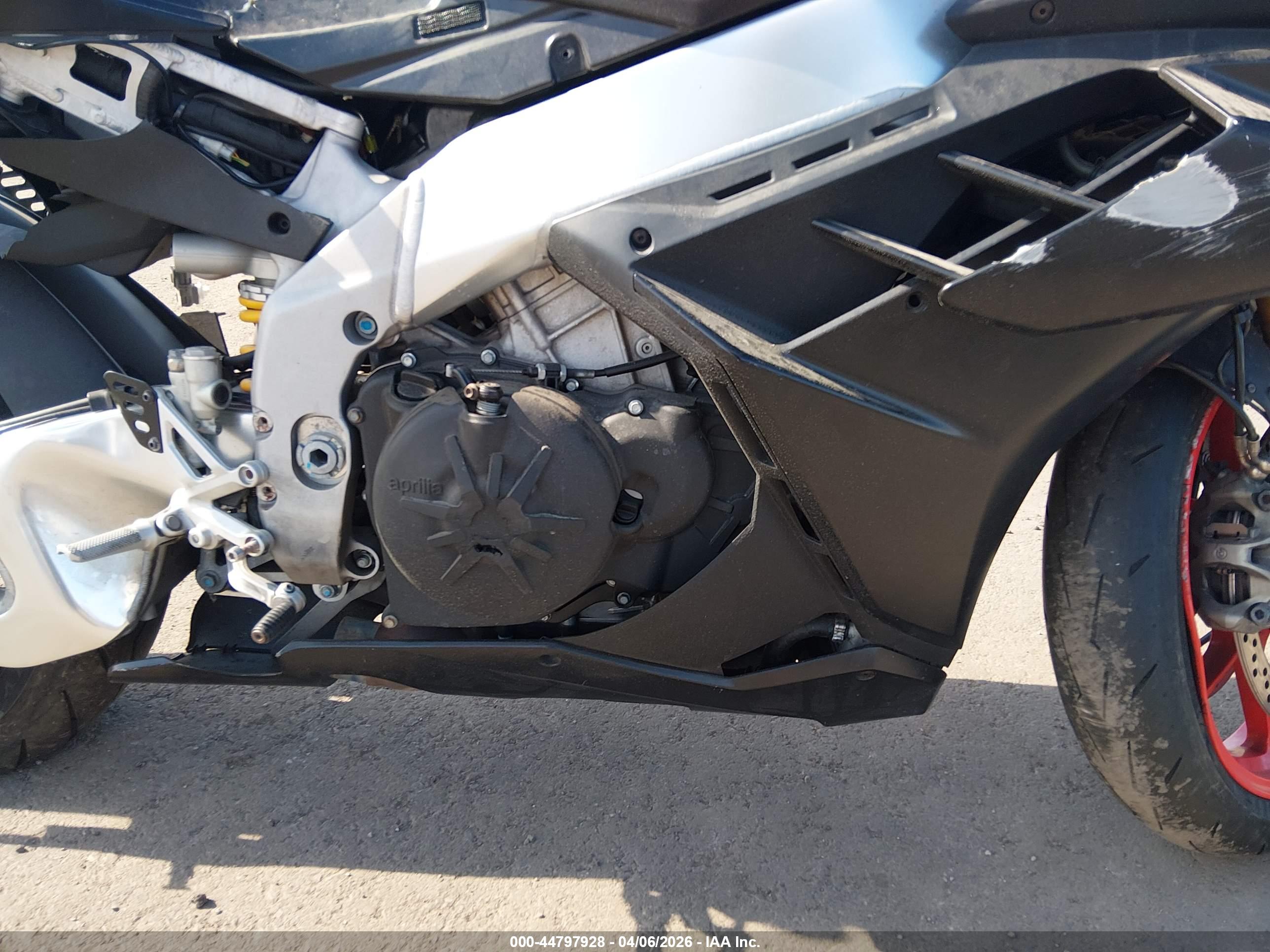 APRILIA RSV4 image 8