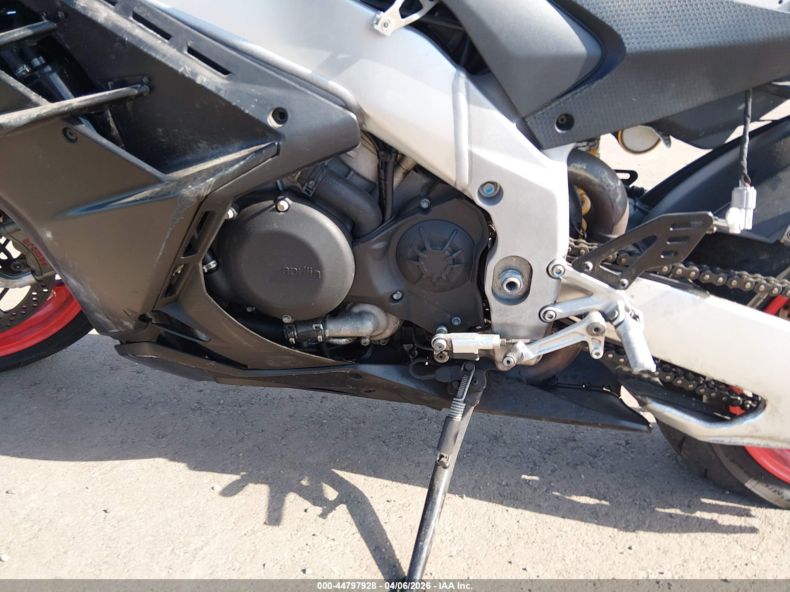 APRILIA RSV4 image 9