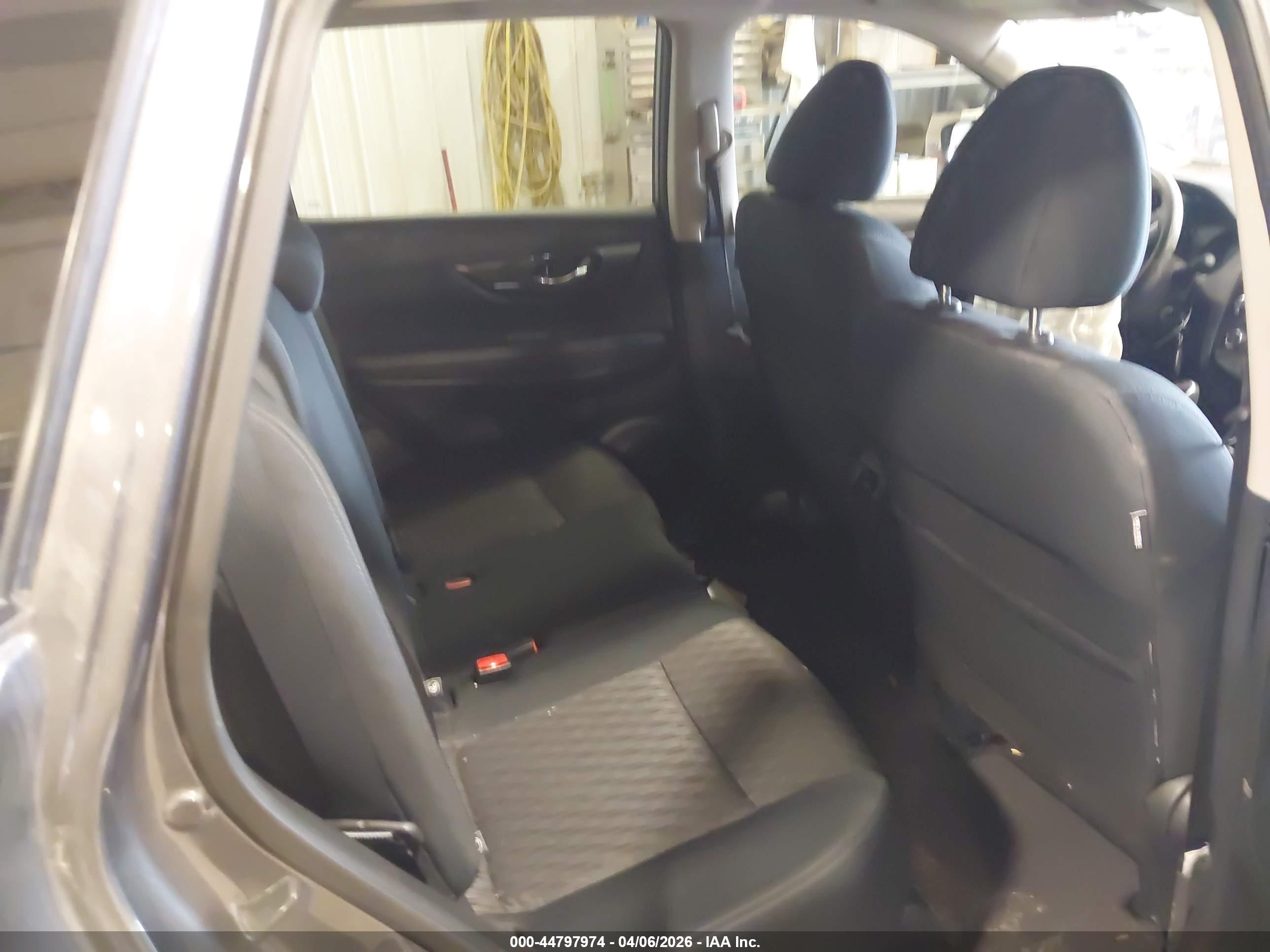 NISSAN ROGUE image 8
