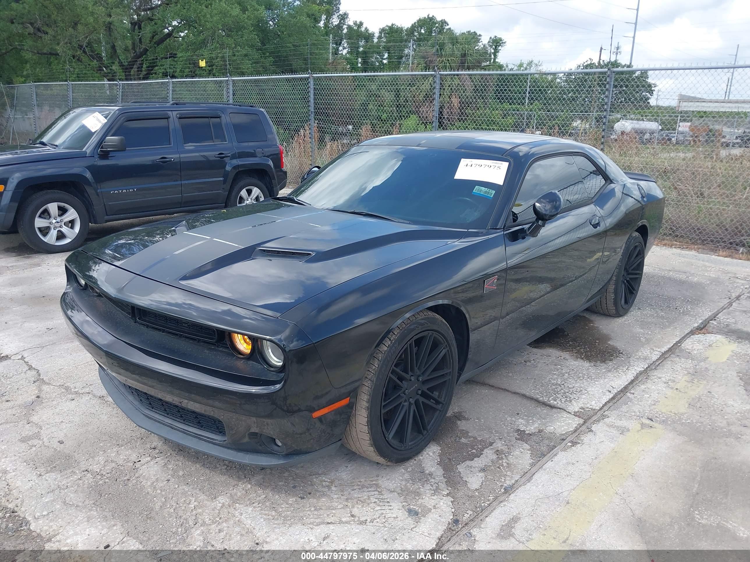 DODGE CHALLENGER image 2