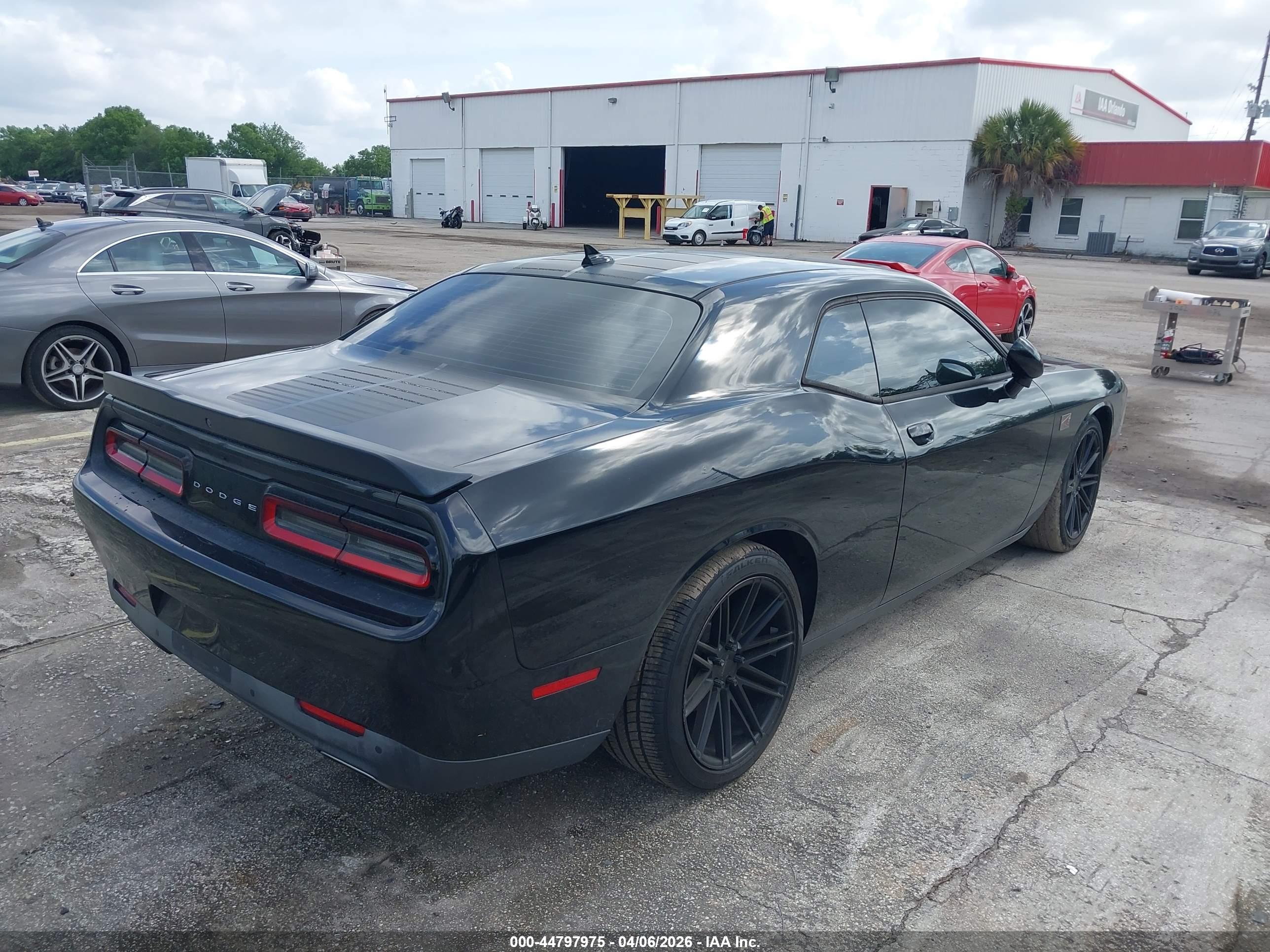 DODGE CHALLENGER image 4