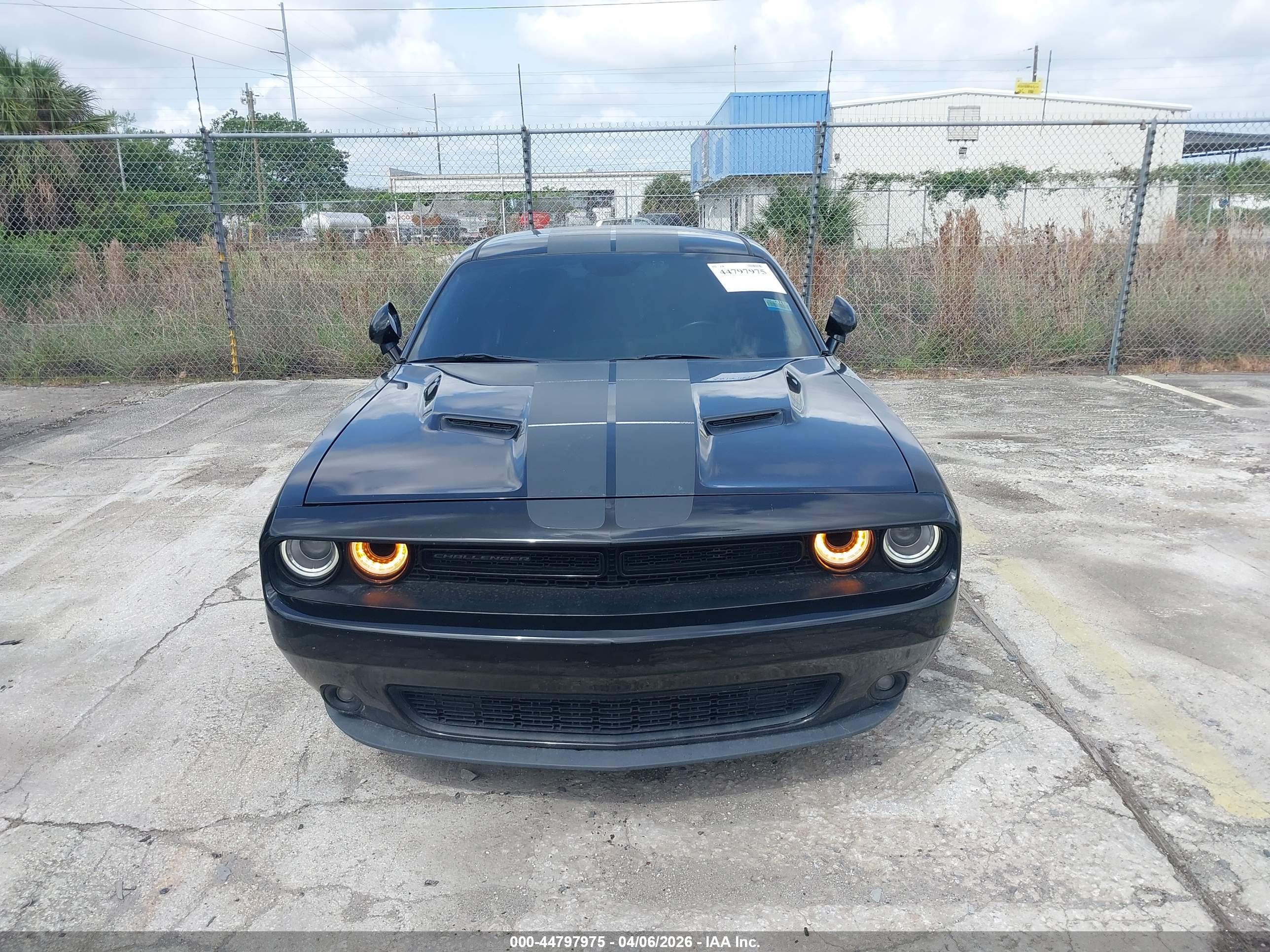 DODGE CHALLENGER image 6