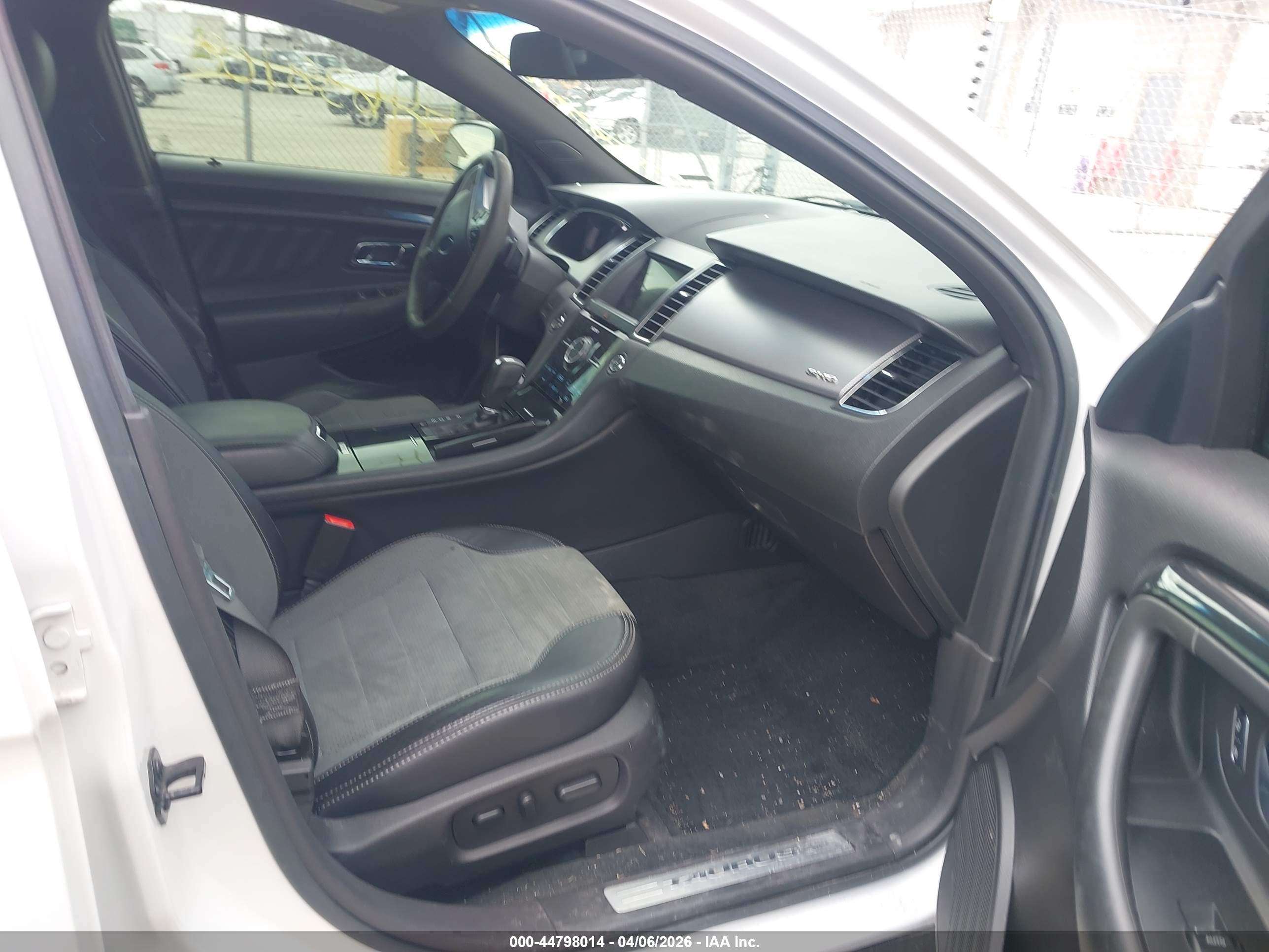 FORD TAURUS image 5