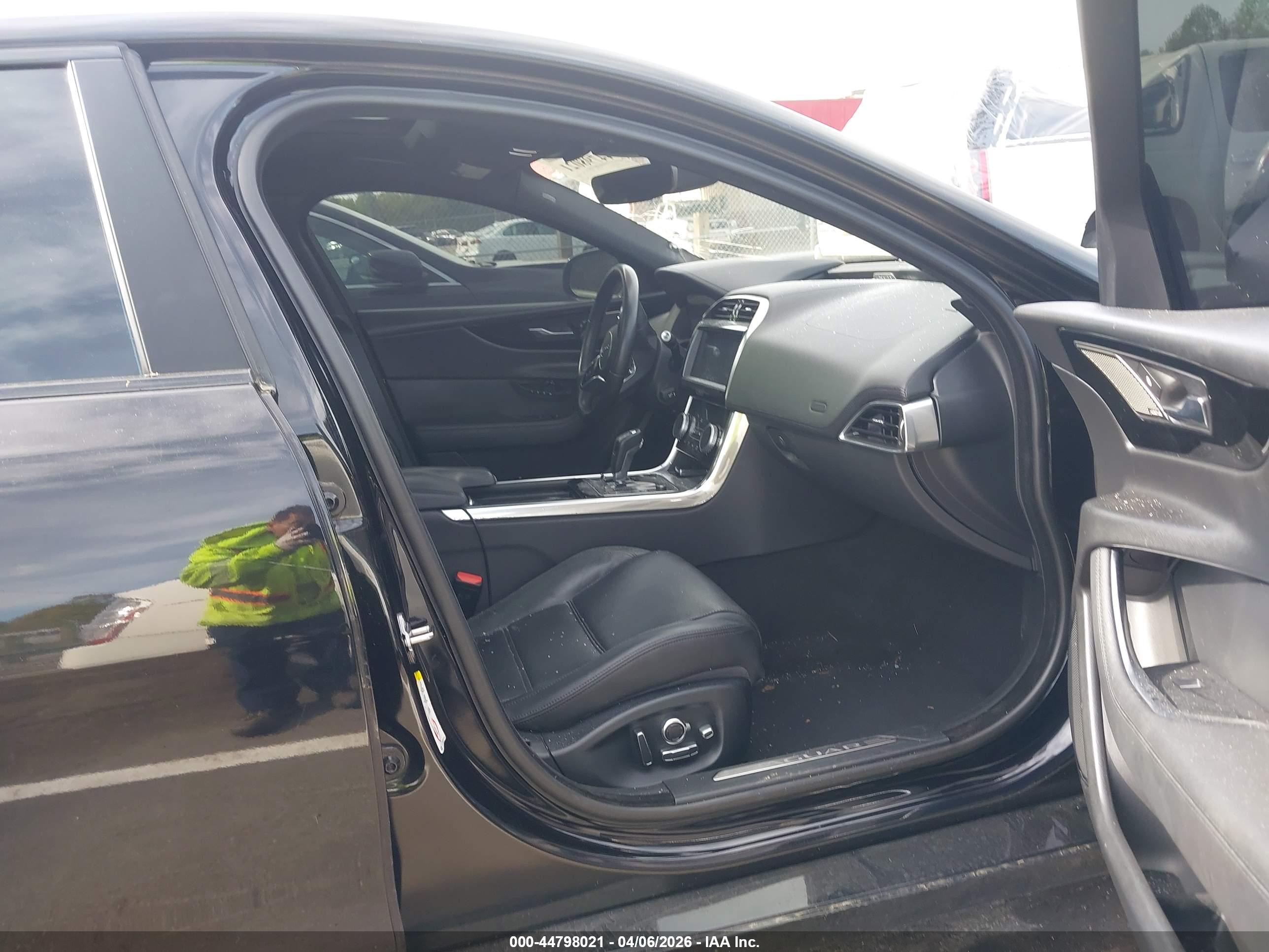 JAGUAR XE image 5