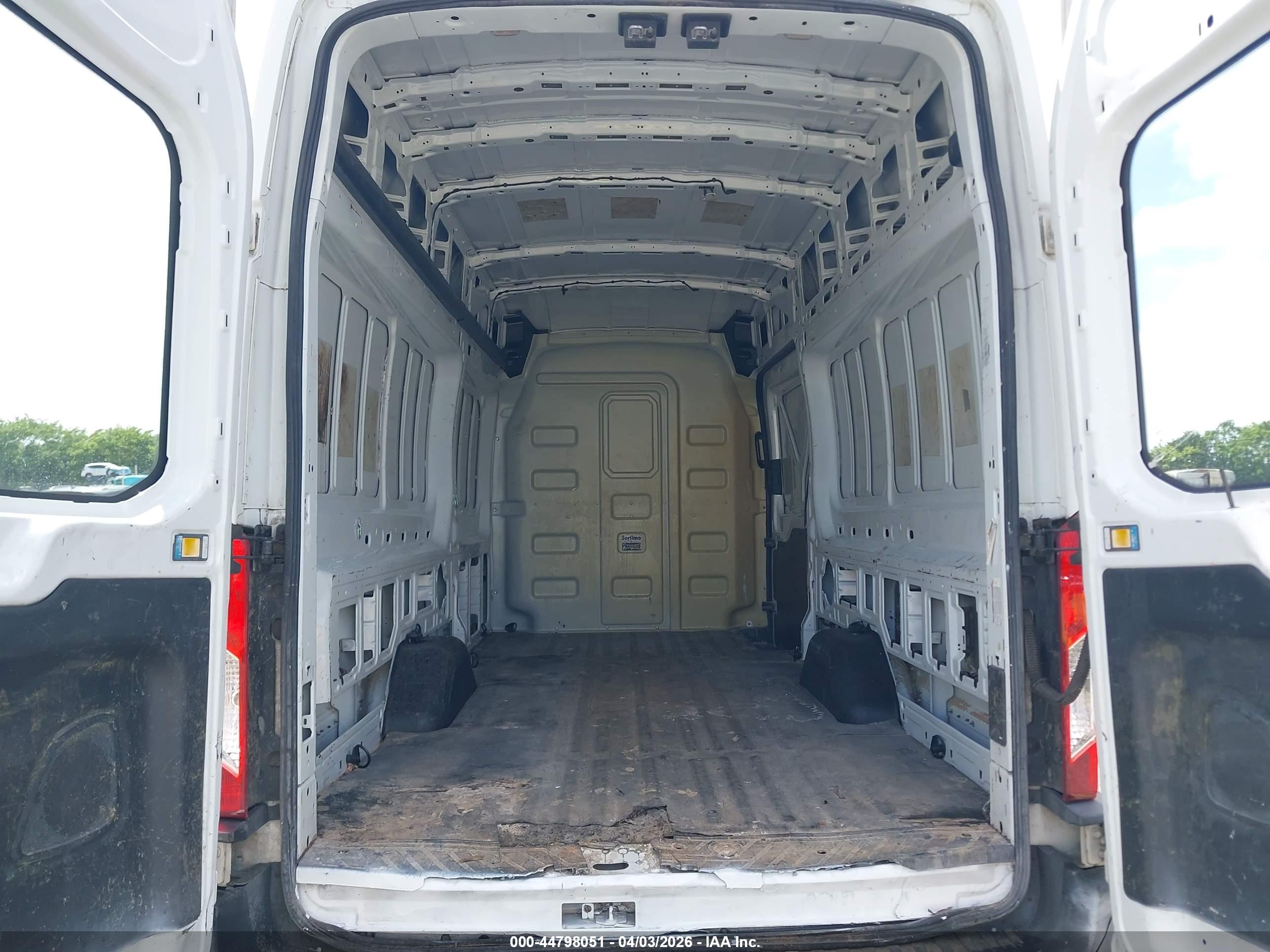 FORD TRANSIT-250 image 8
