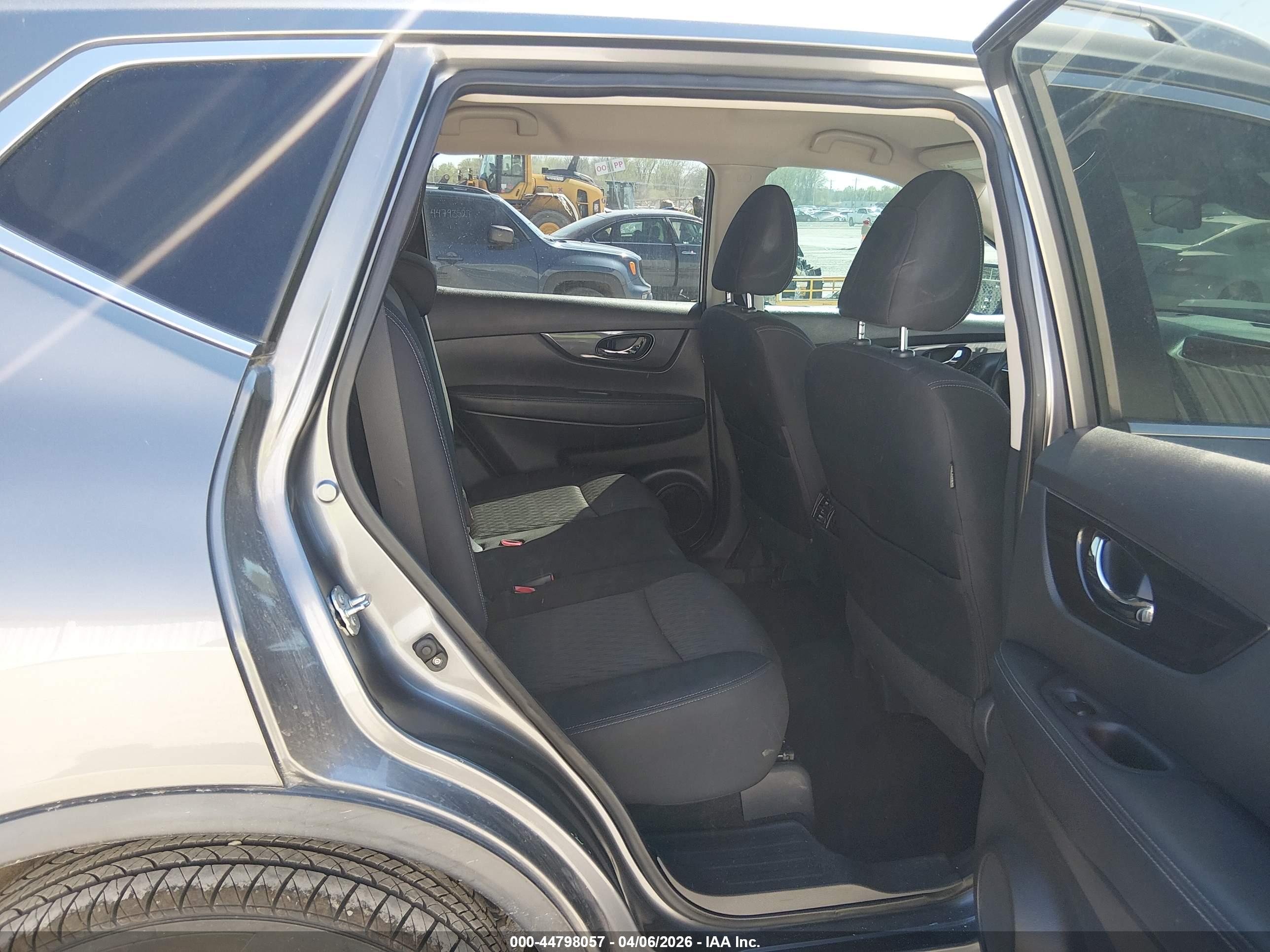 NISSAN ROGUE image 8