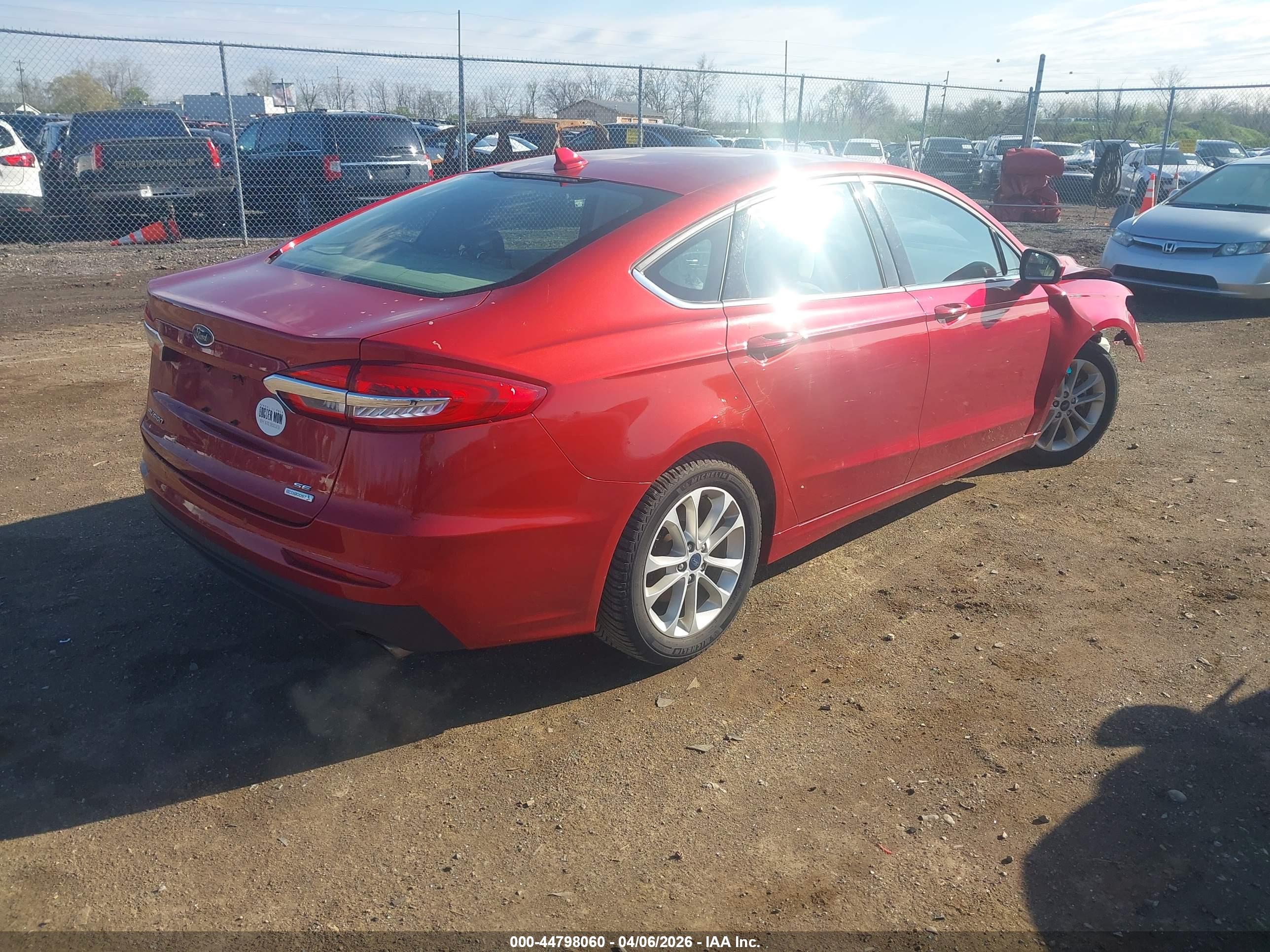 FORD FUSION image 4