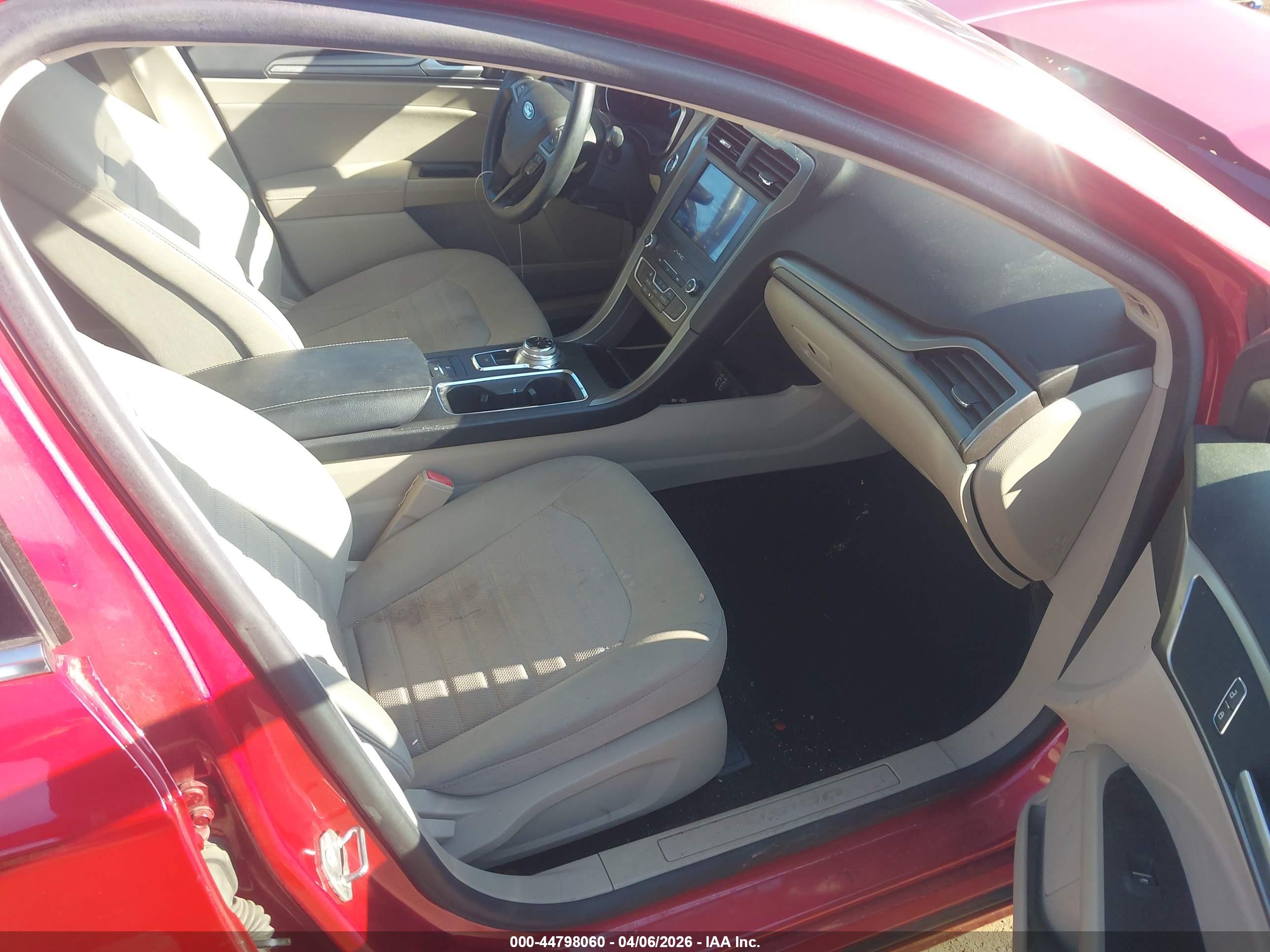 FORD FUSION image 5