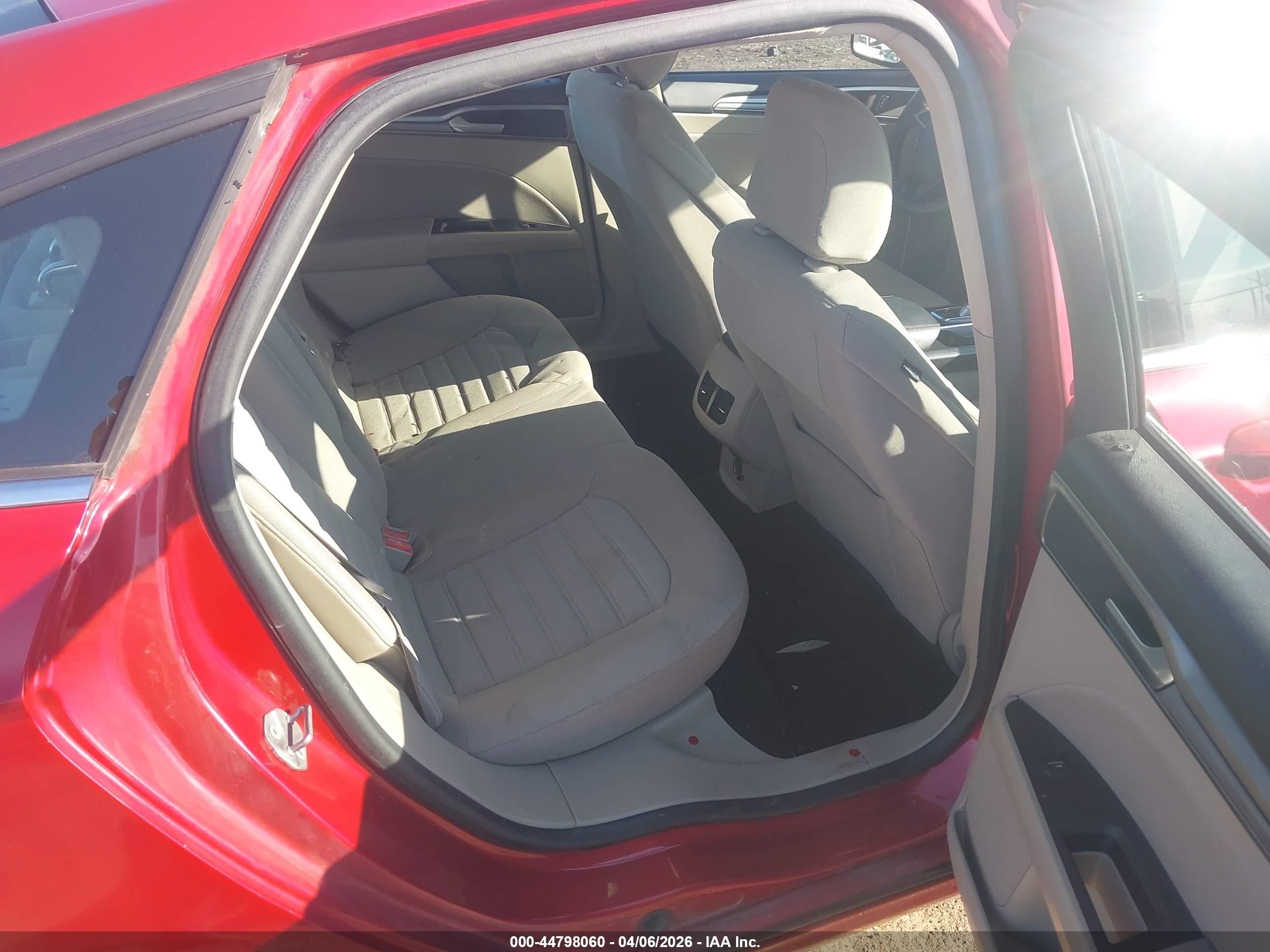 FORD FUSION image 8