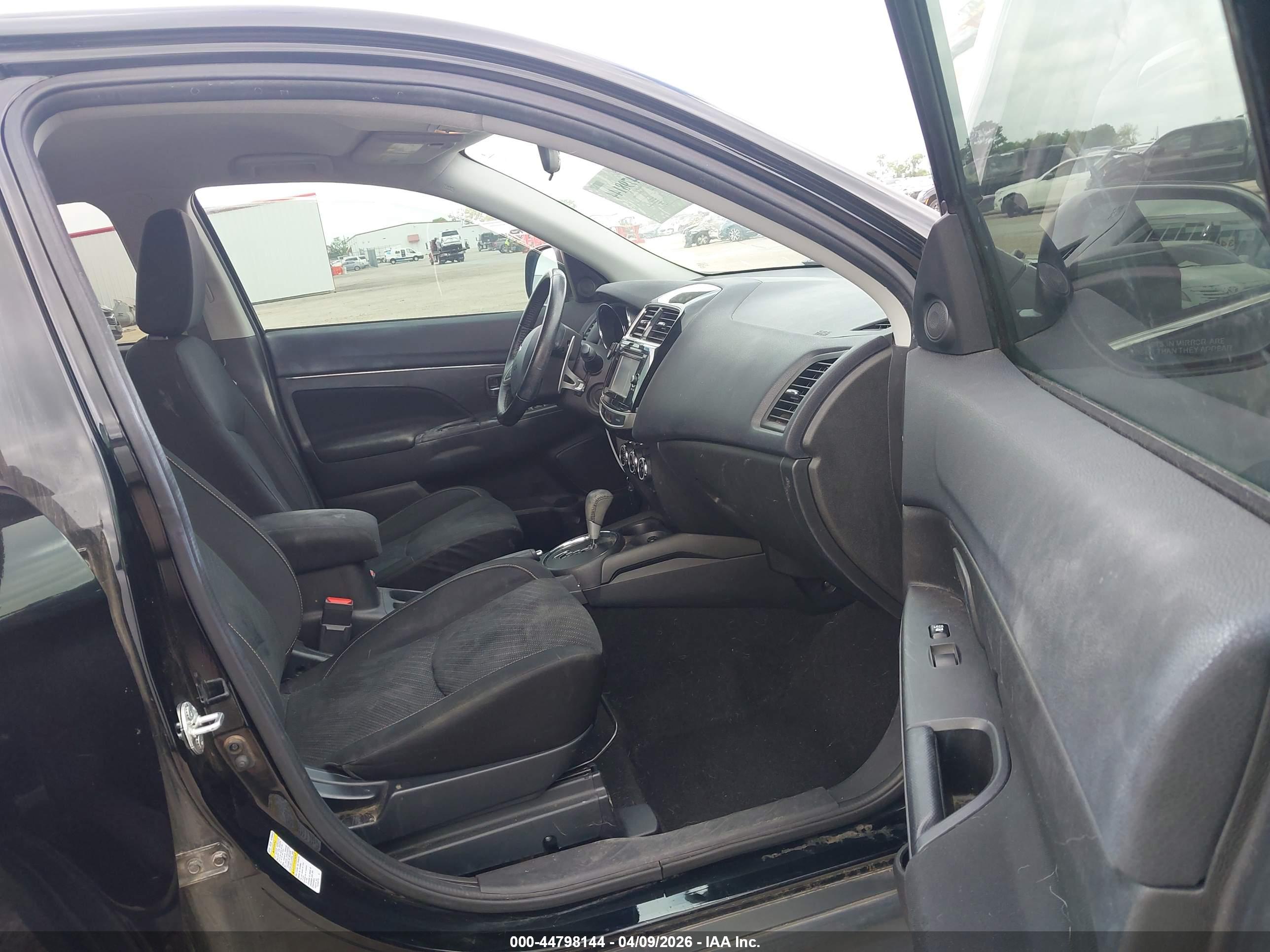 MITSUBISHI OUTLANDER image 5