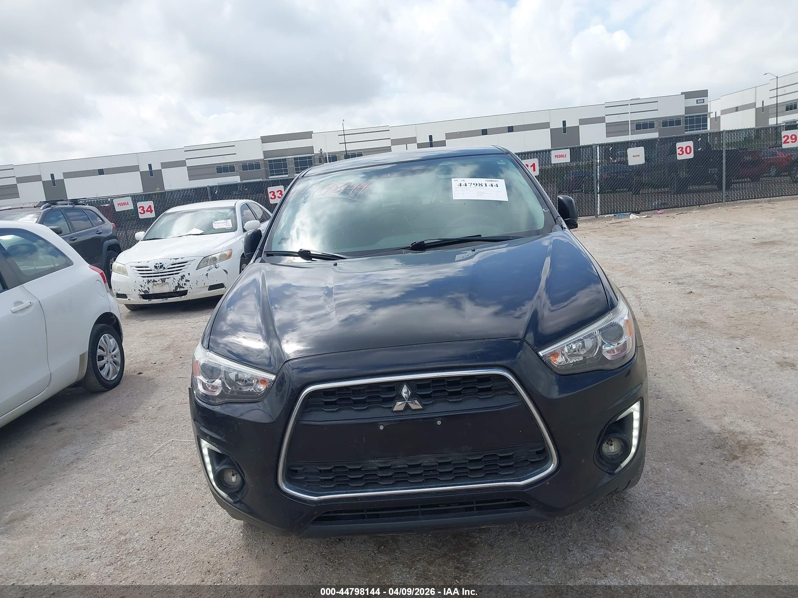 MITSUBISHI OUTLANDER image 6