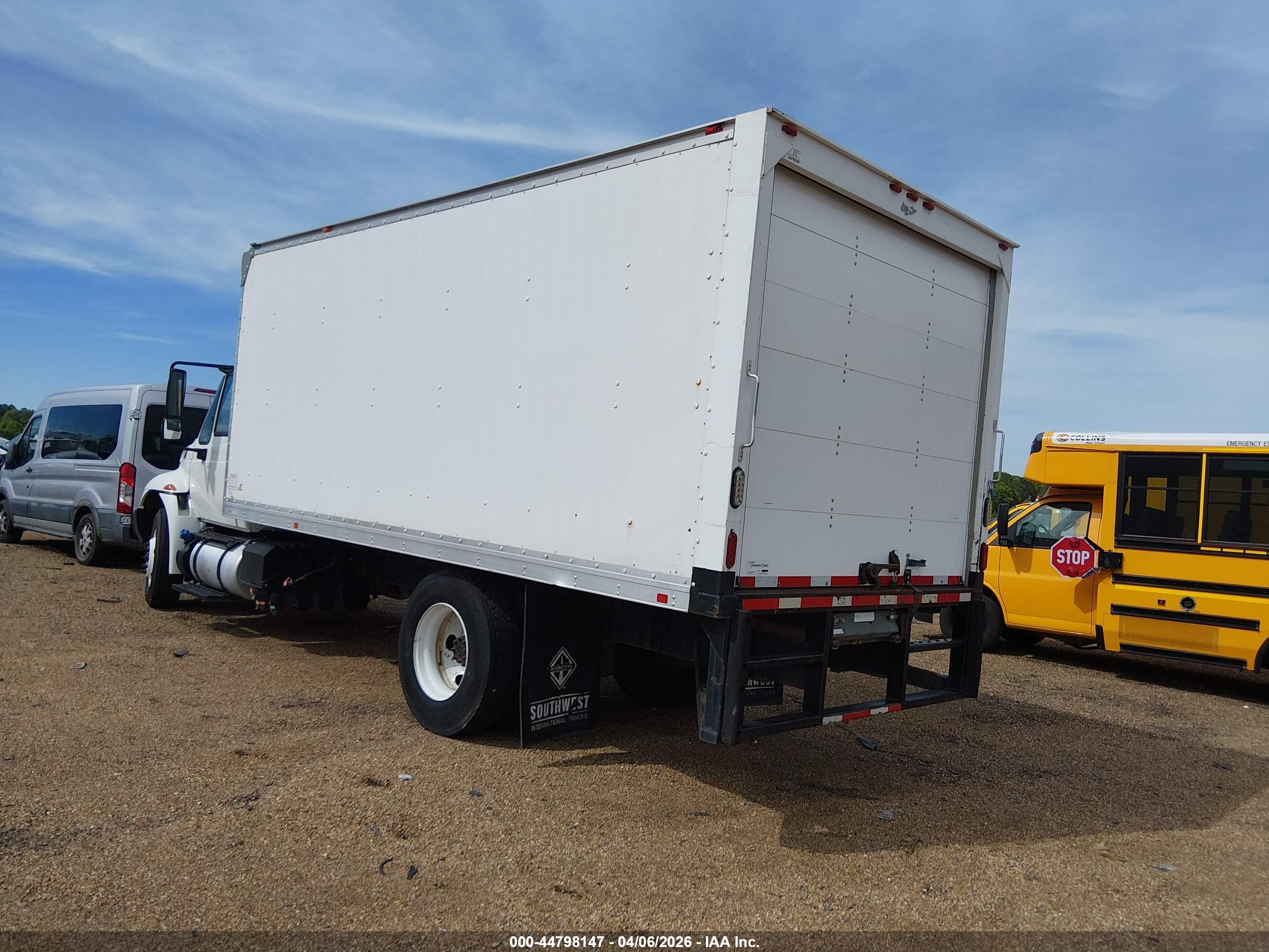 INTERNATIONAL 4000 image 3