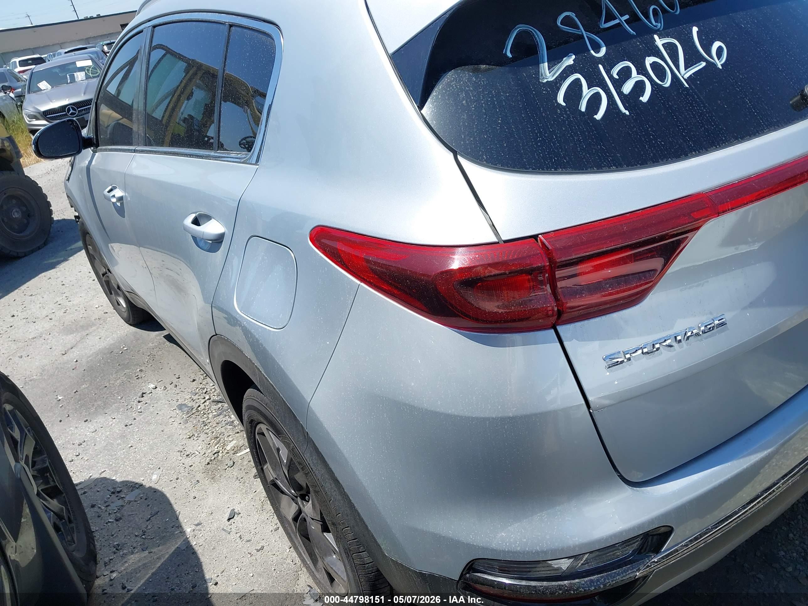 KIA SPORTAGE image 3