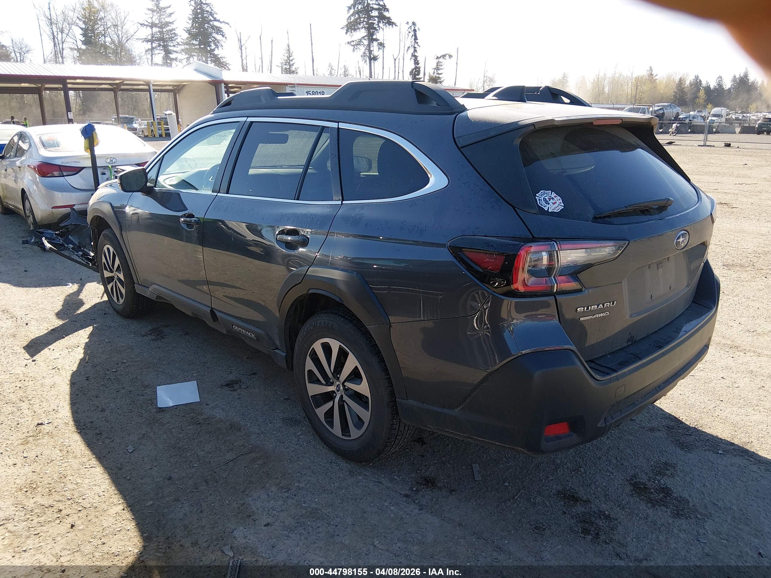 SUBARU OUTBACK image 3