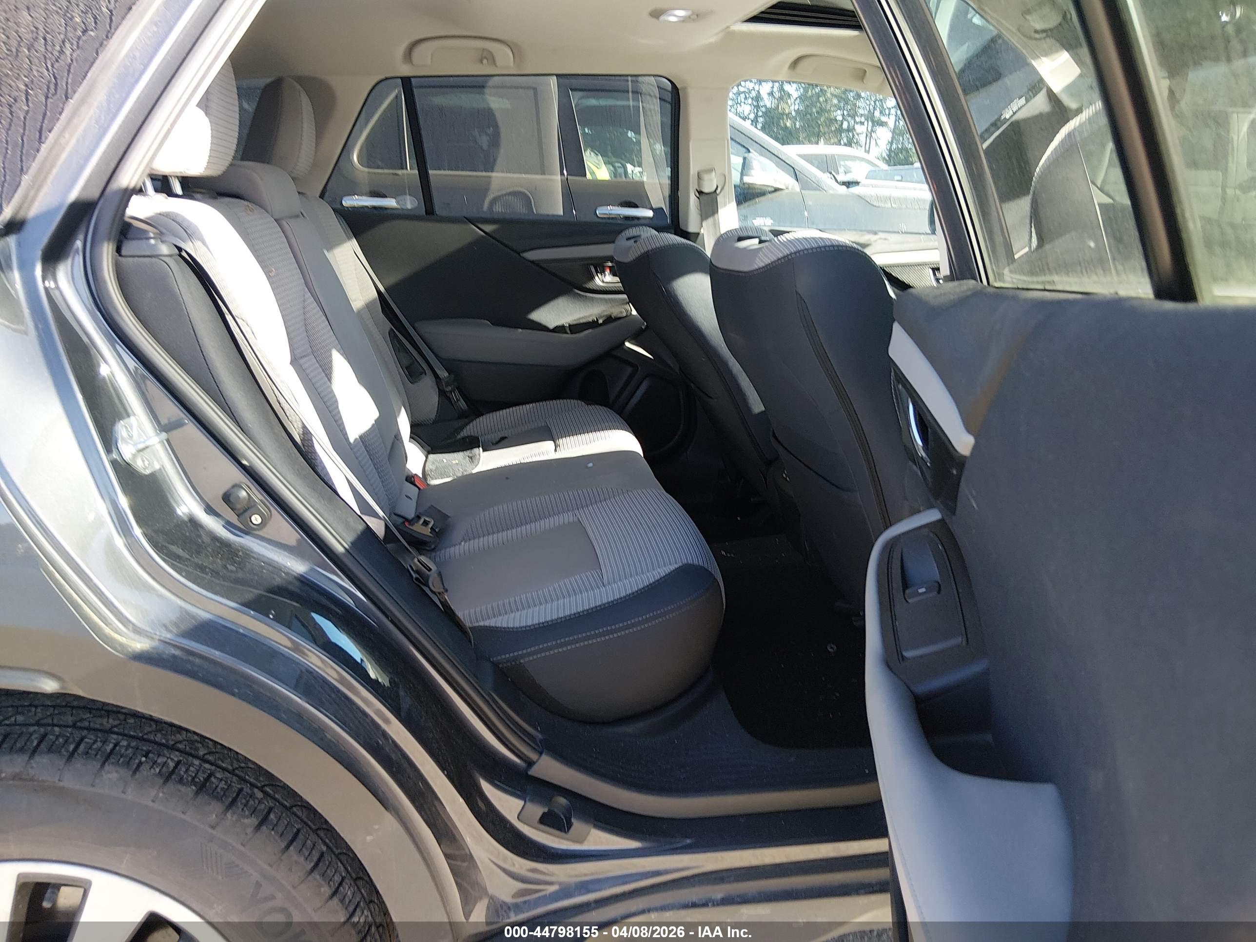 SUBARU OUTBACK image 8